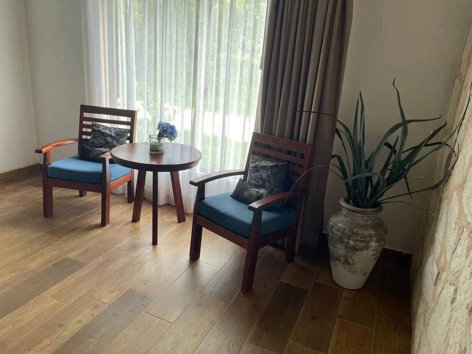 Seating area in Villas Vallazoo