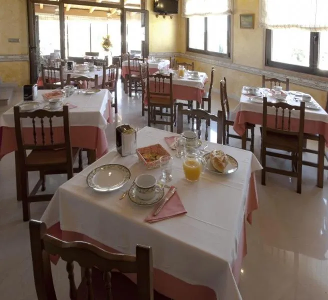 Restaurant/places to eat in Hotel Liñares
