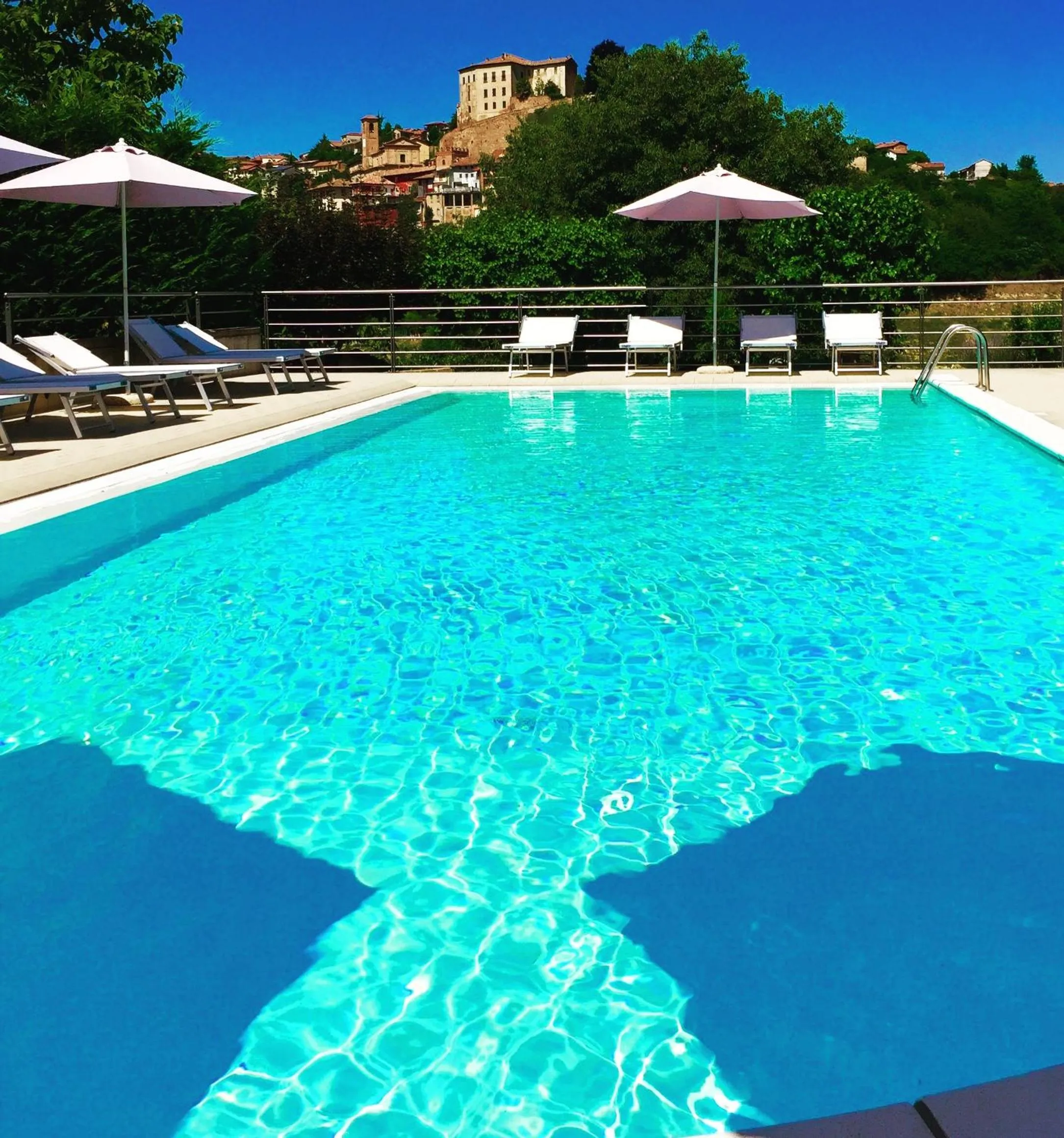 Swimming pool in Mongalletto