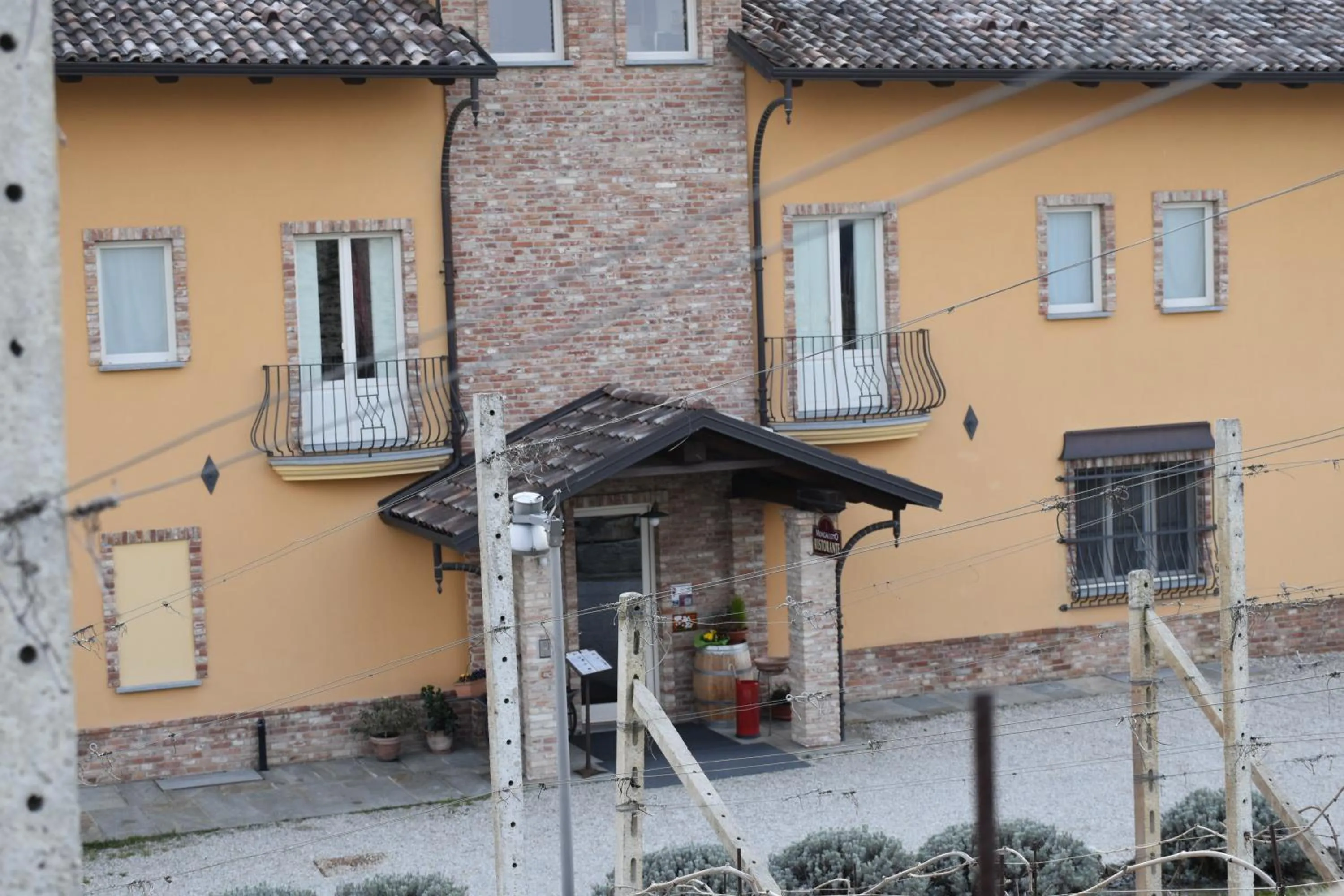 Facade/entrance in Mongalletto