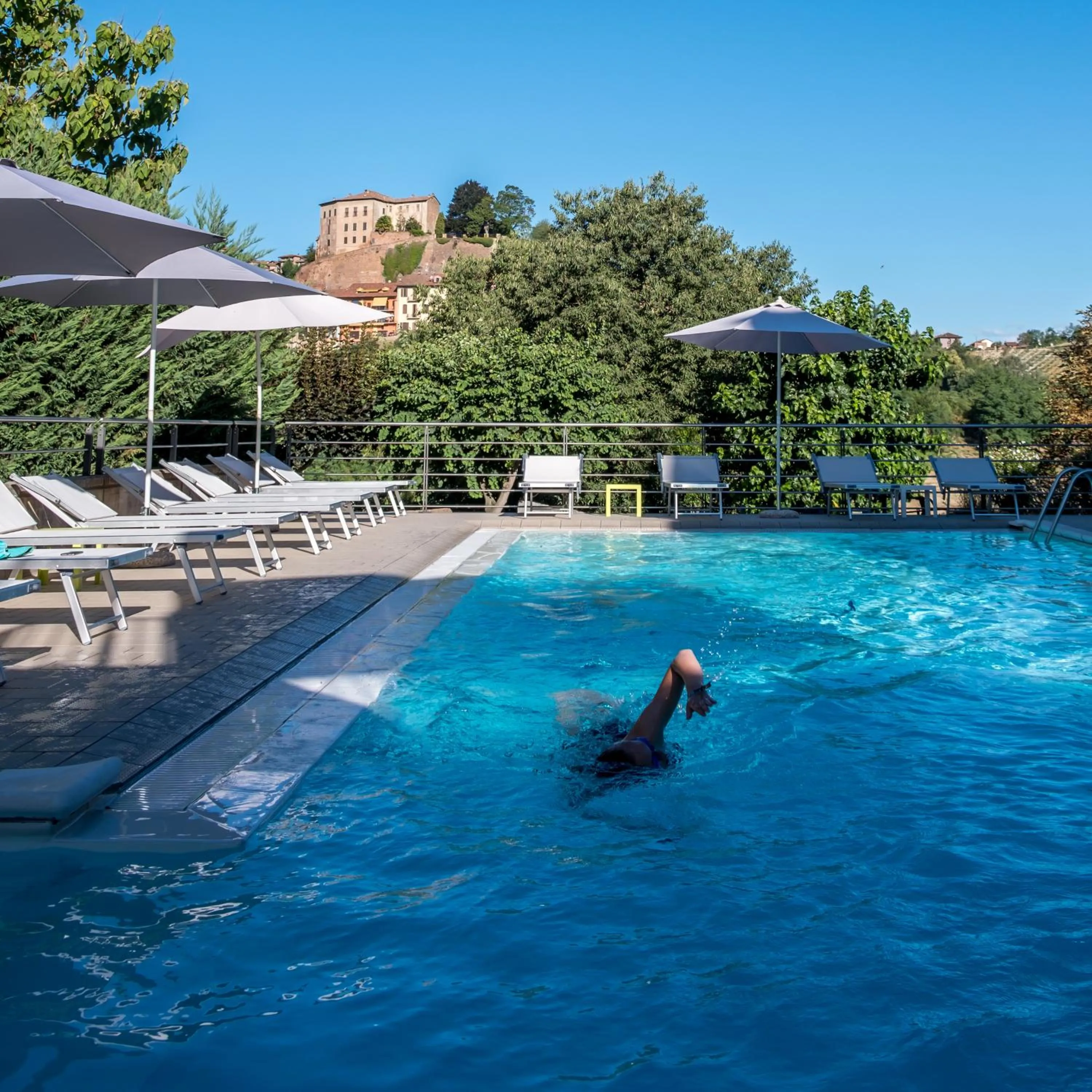 Swimming pool in Mongalletto