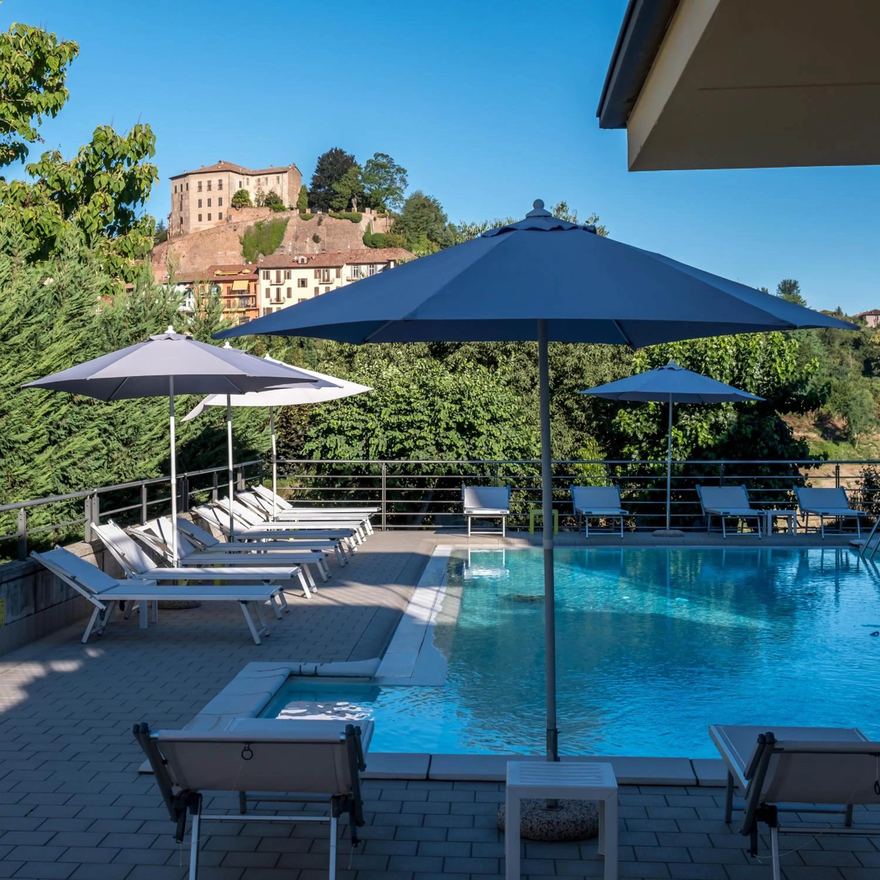 Pool view in Mongalletto