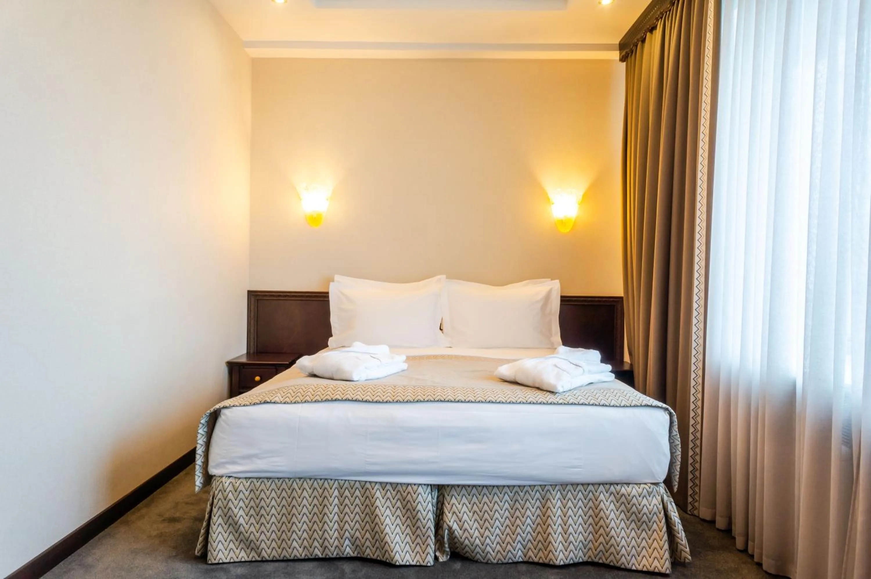 Bed in Royal Palace Hotel