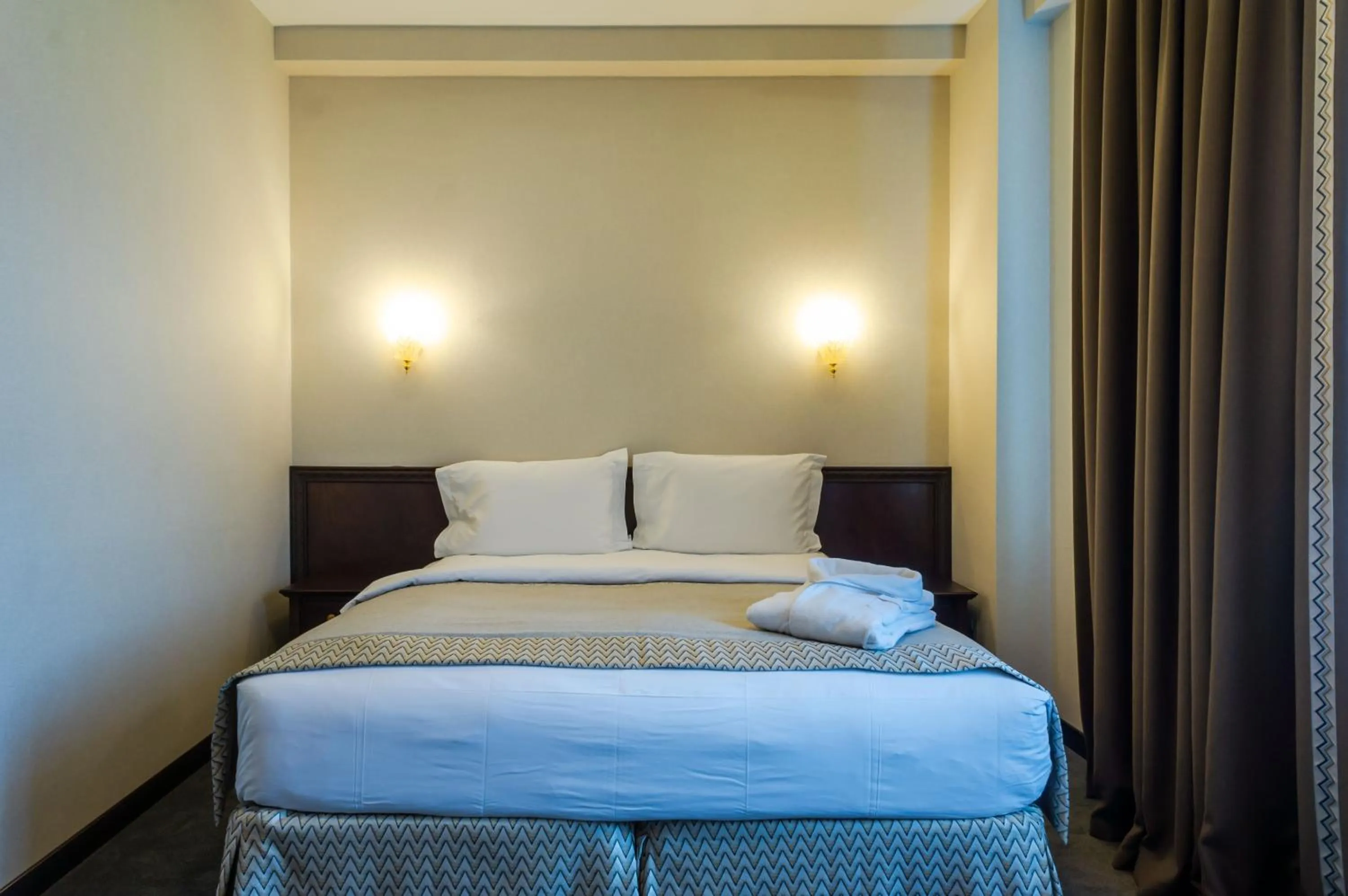 Bed in Royal Palace Hotel