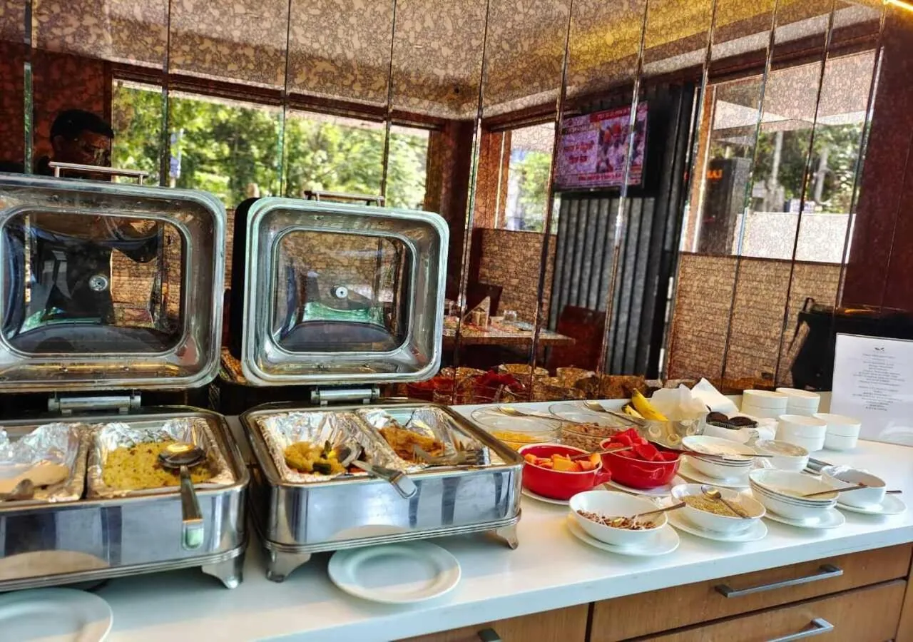 Restaurant/places to eat in Southern Plaza