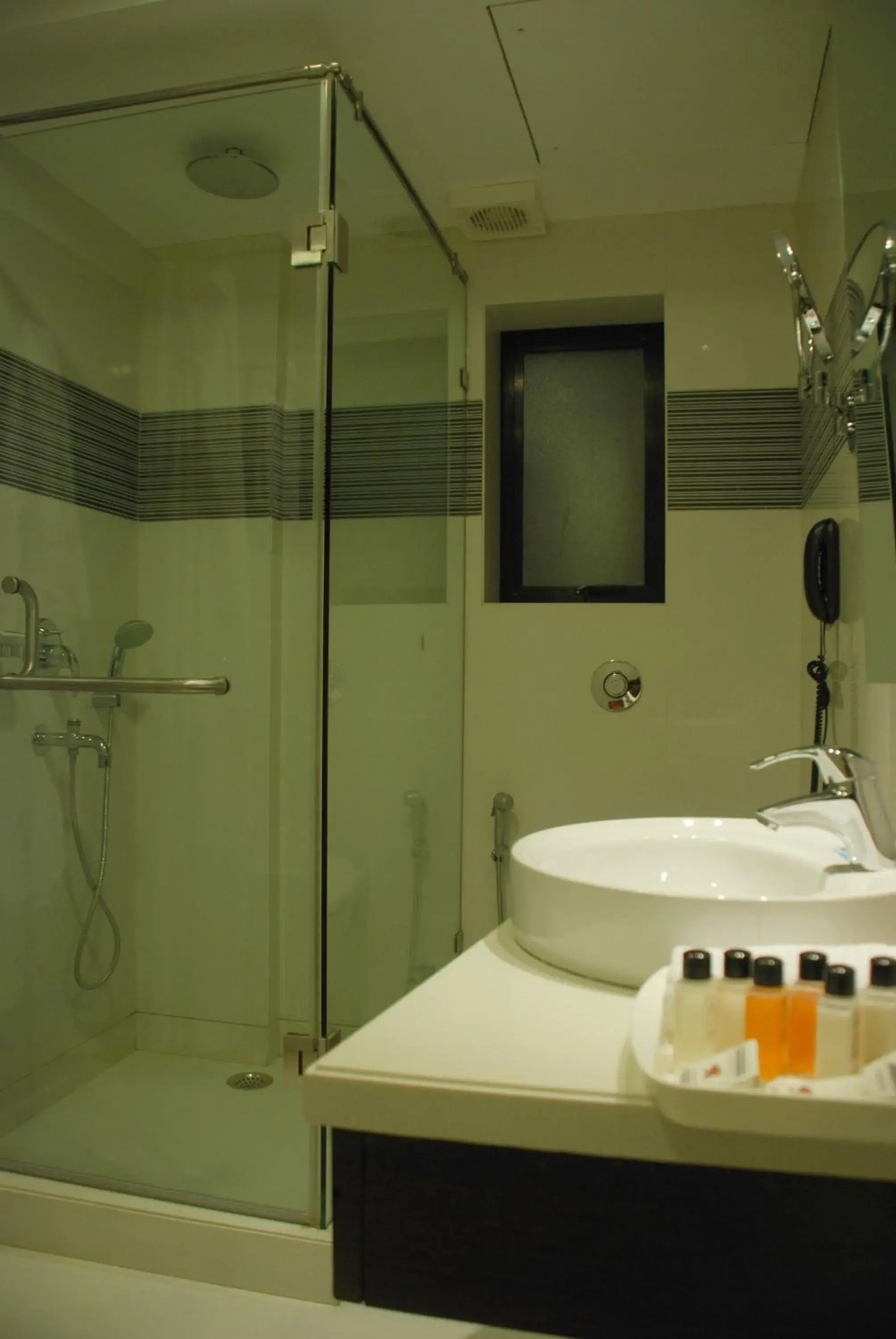 Bathroom in Southern Plaza Bathroom in Southern Plaza