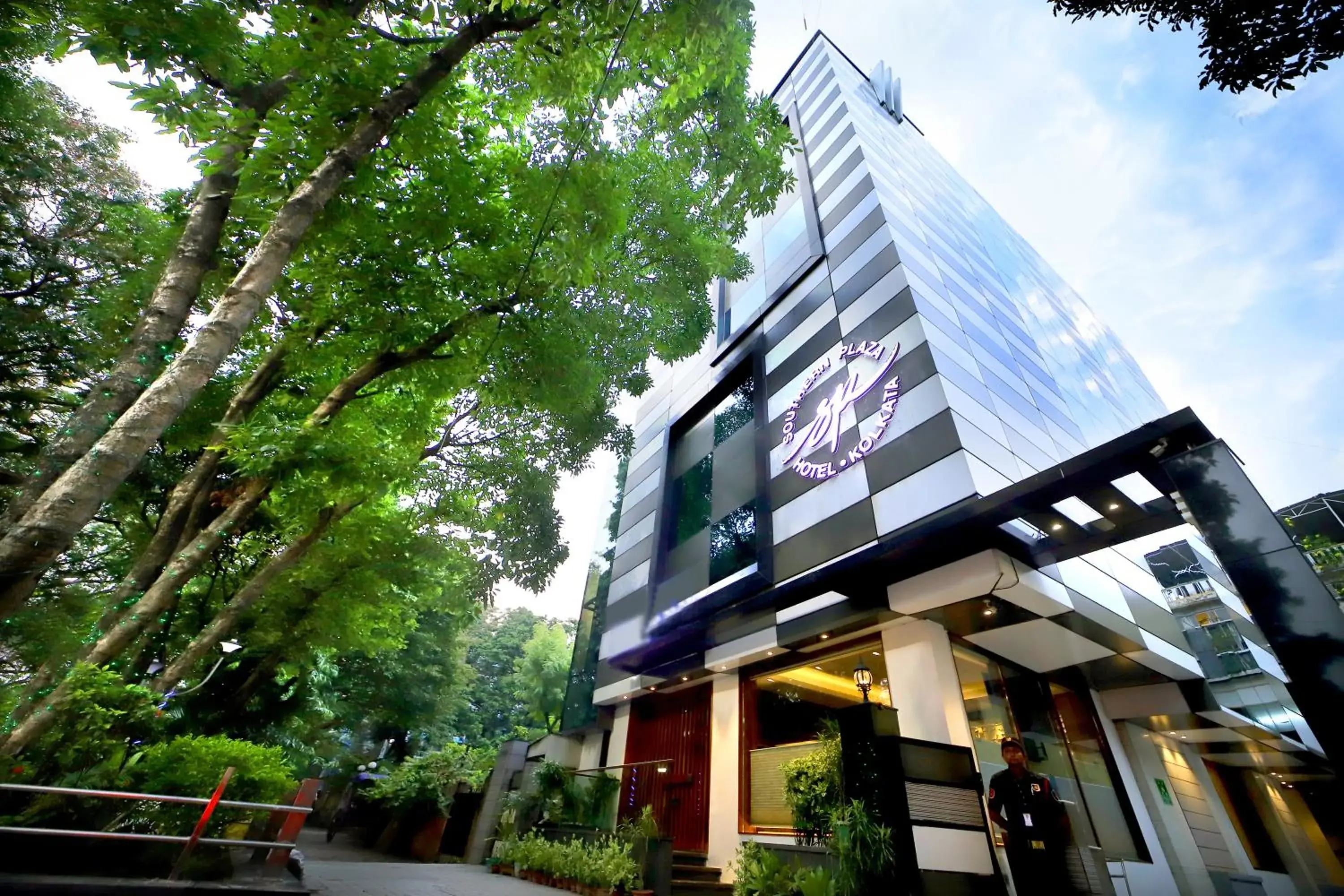 Property building in Southern Plaza Property building in Southern Plaza