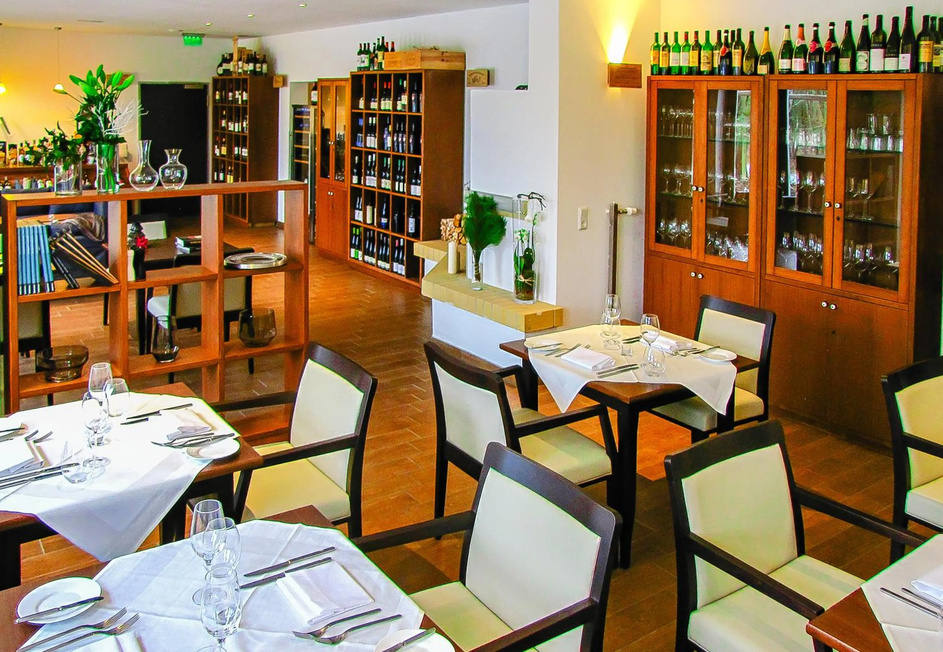 Restaurant/places to eat in DAS TANN rooms & wine