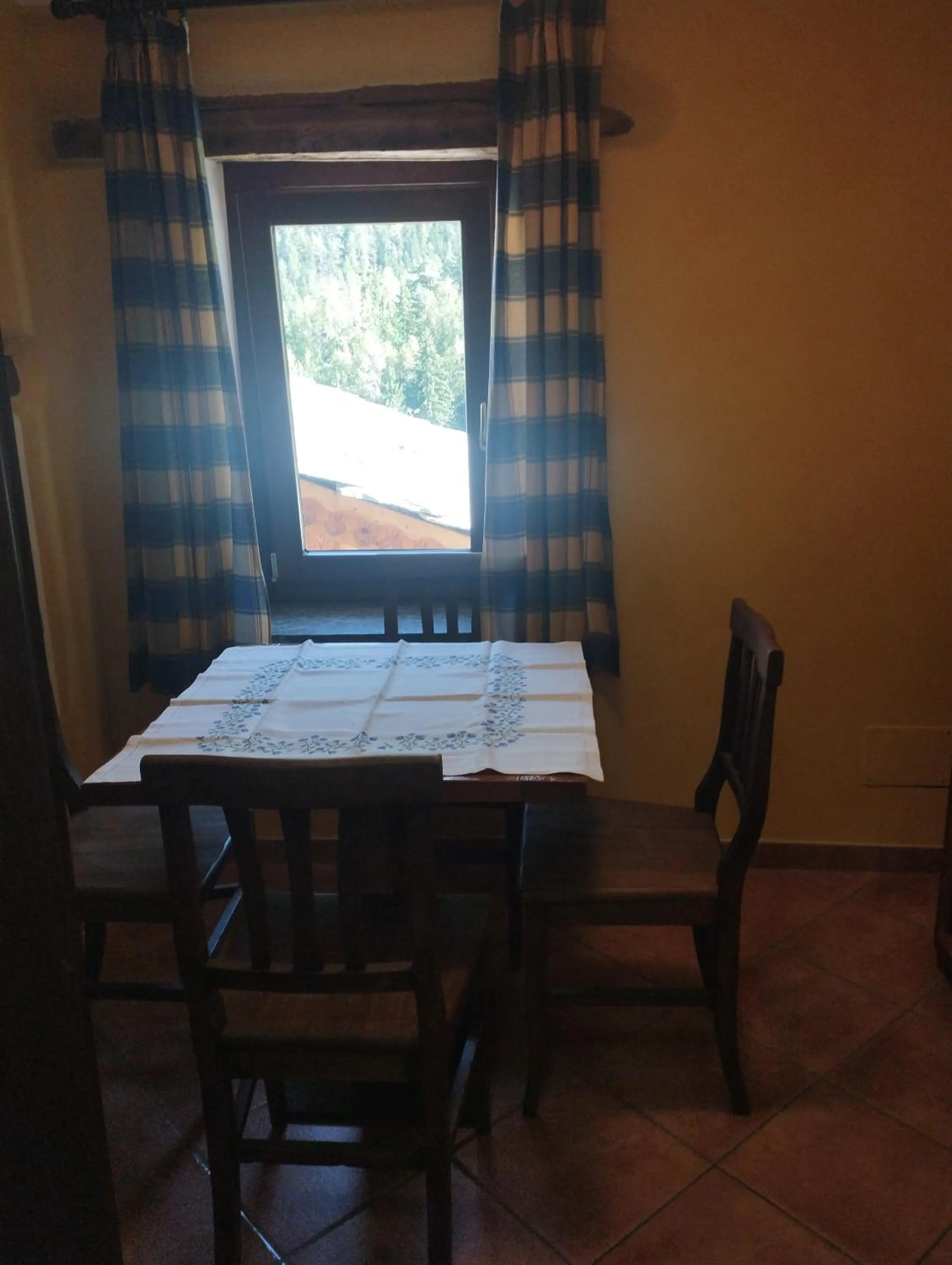 Dining area in Chambres D'Hotes Les Fleurs