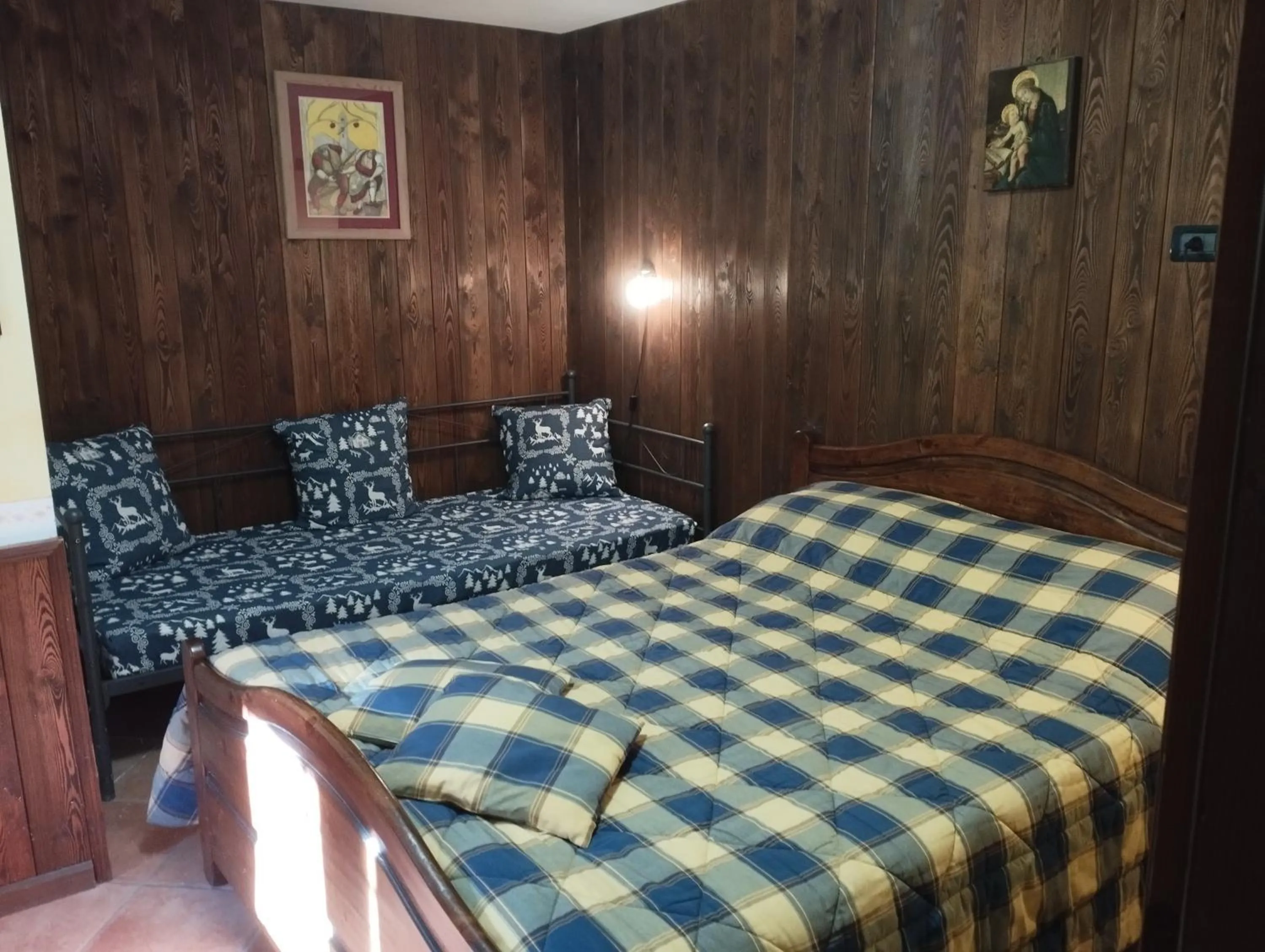 Bedroom, Bed in Chambres D'Hotes Les Fleurs