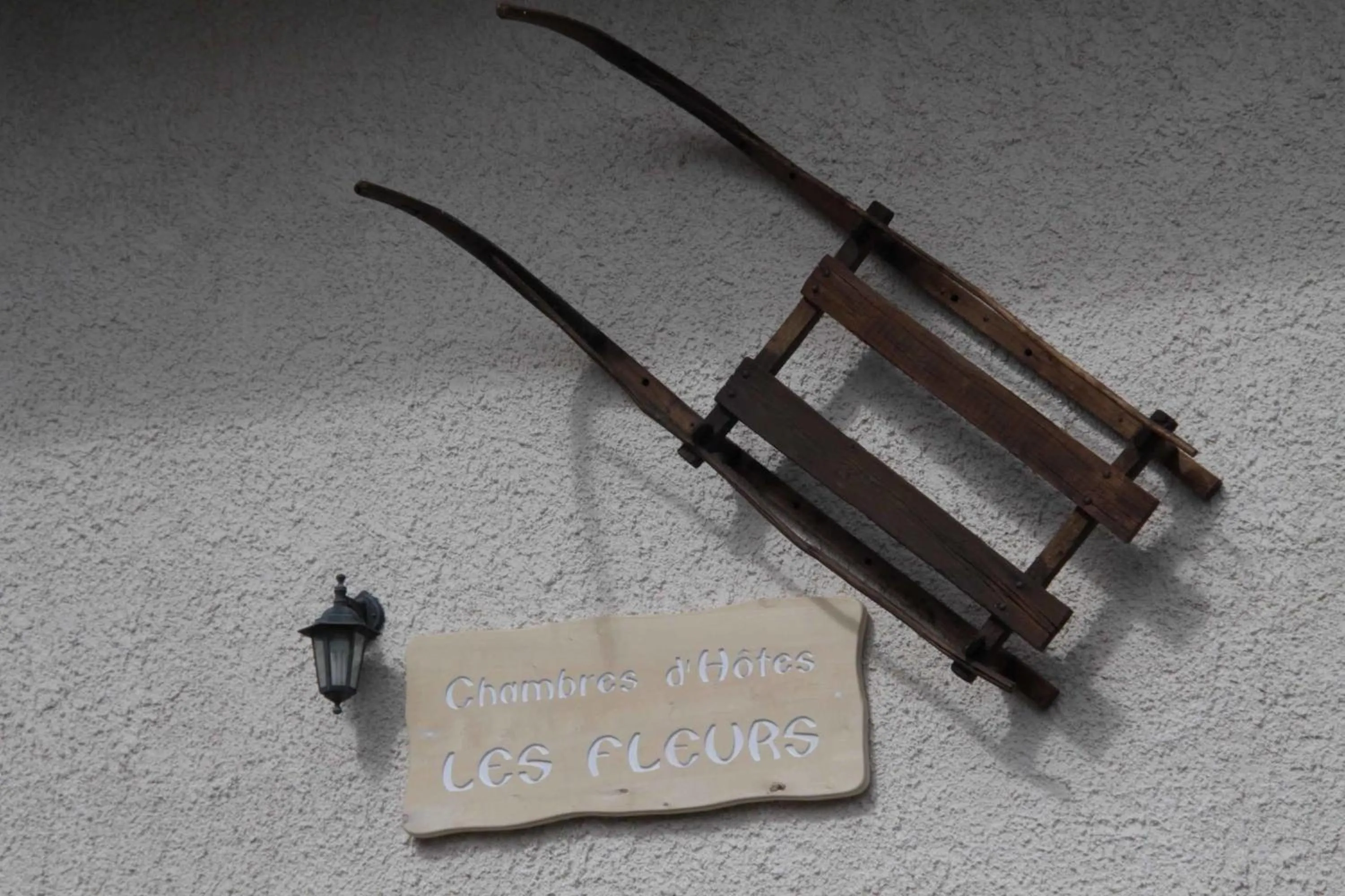 Property building in Chambres D'Hotes Les Fleurs