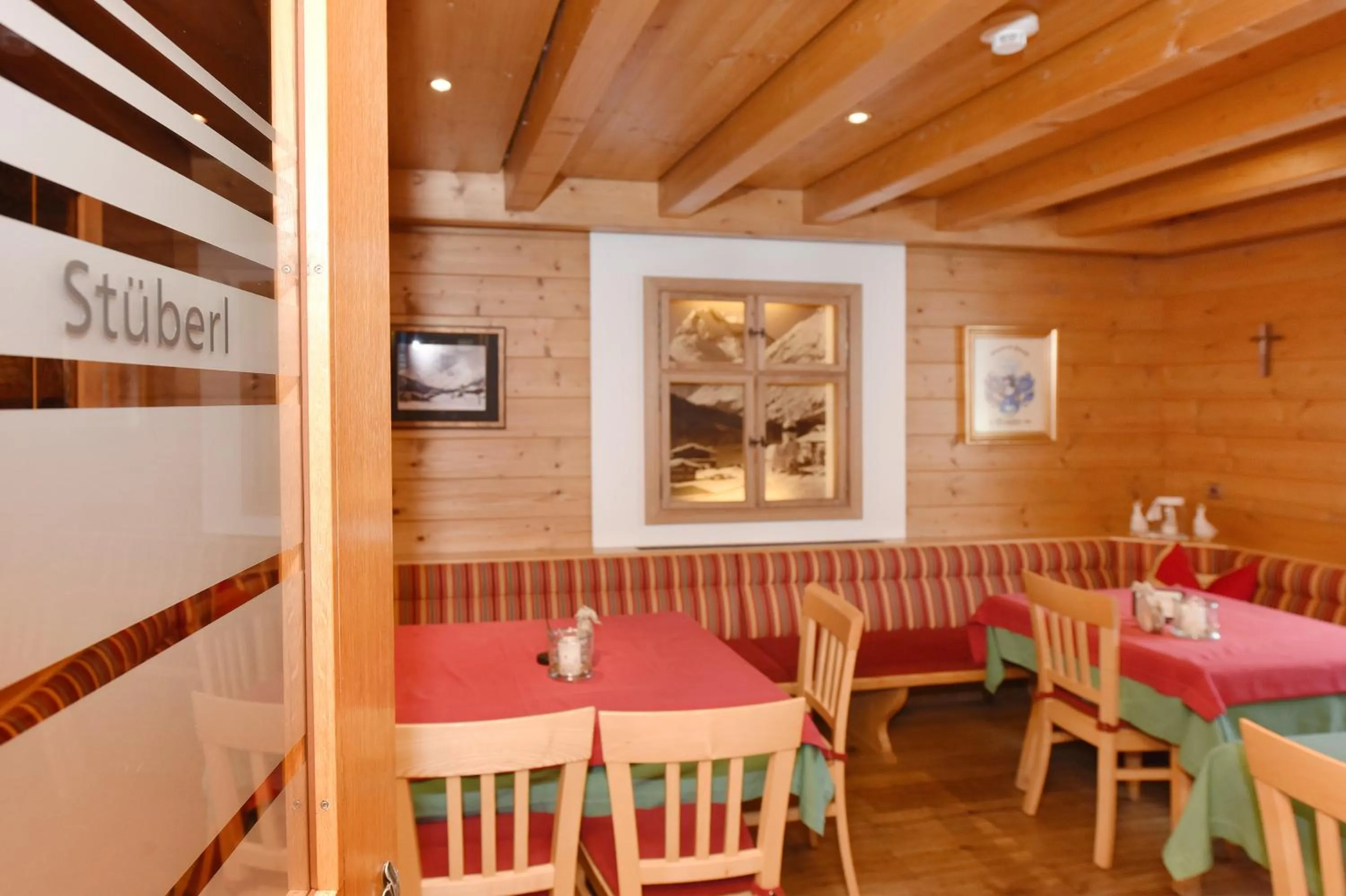 Restaurant/places to eat in Gasthaus & Pension Alphorn