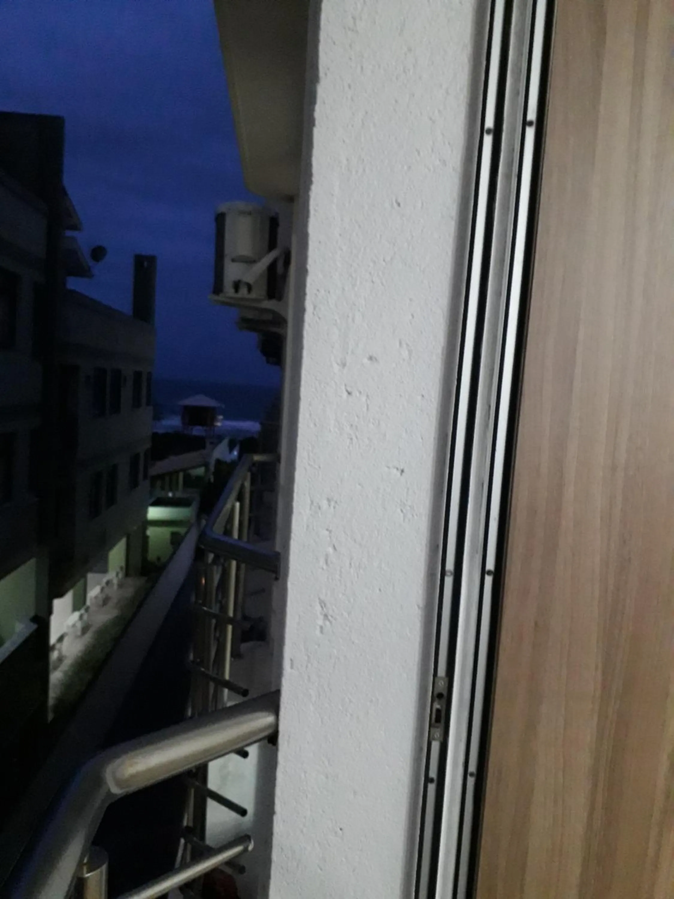 Ap 207 pe na areia em ingleses - Florianópolis SC