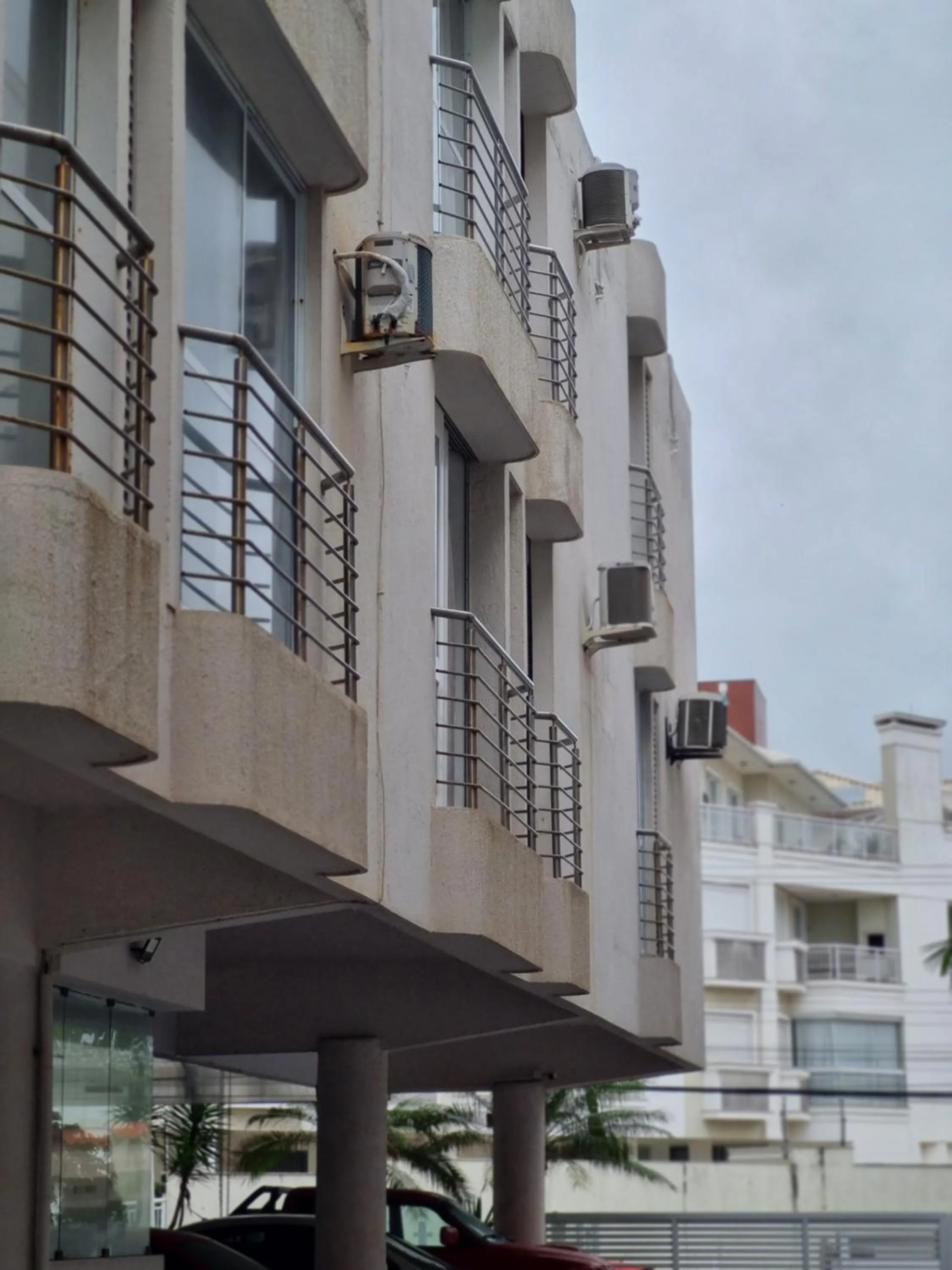 Ap 207 pe na areia em ingleses - Florianópolis SC