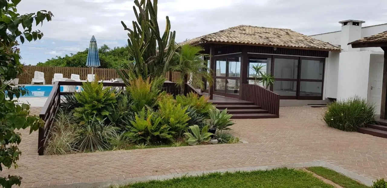 Ap 207 pe na areia em ingleses - Florianópolis SC