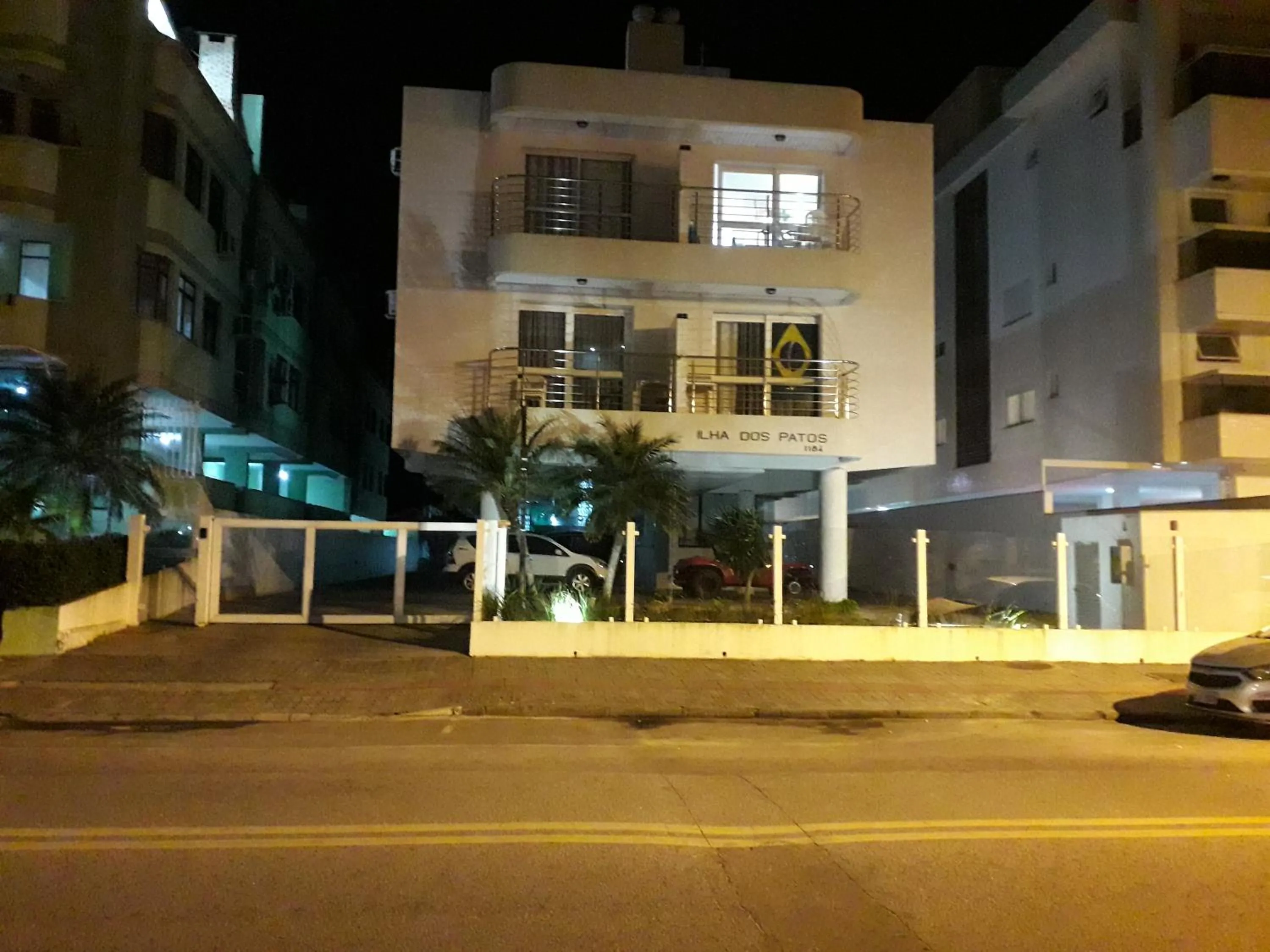 Ap 207 pe na areia em ingleses - Florianópolis SC