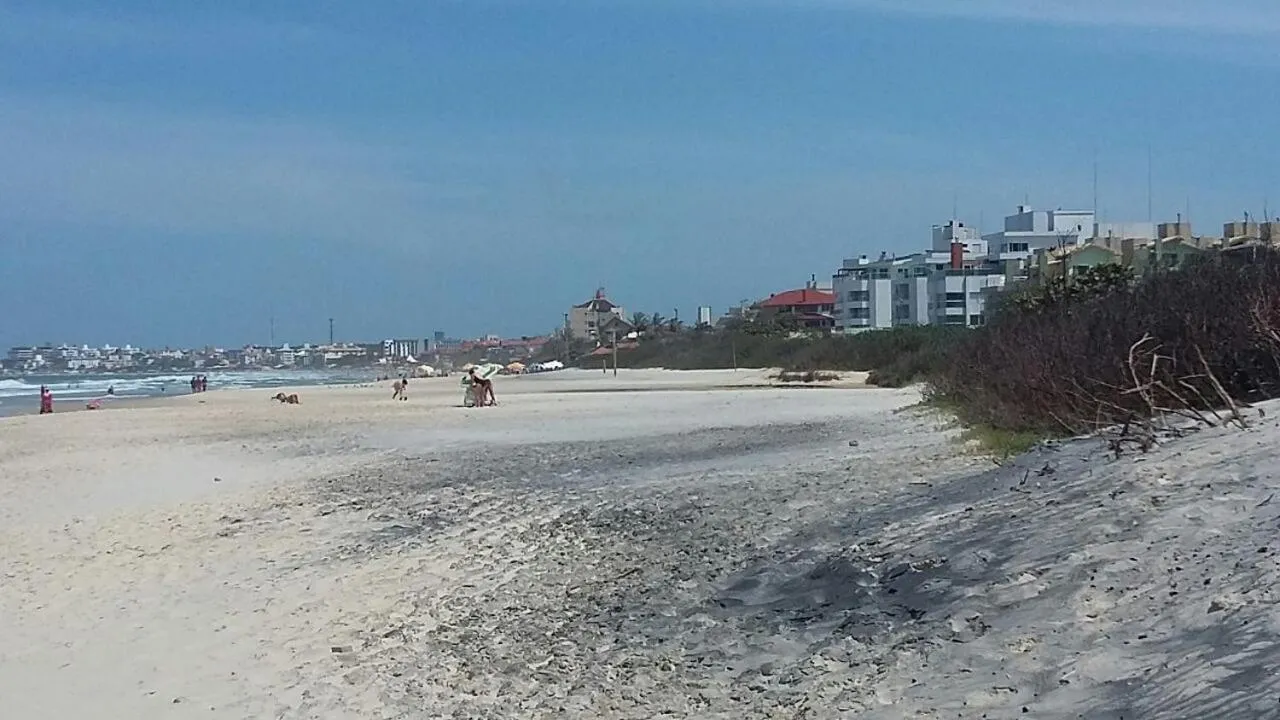 Beach in Ap 207 pe na areia em ingleses - Florianópolis SC