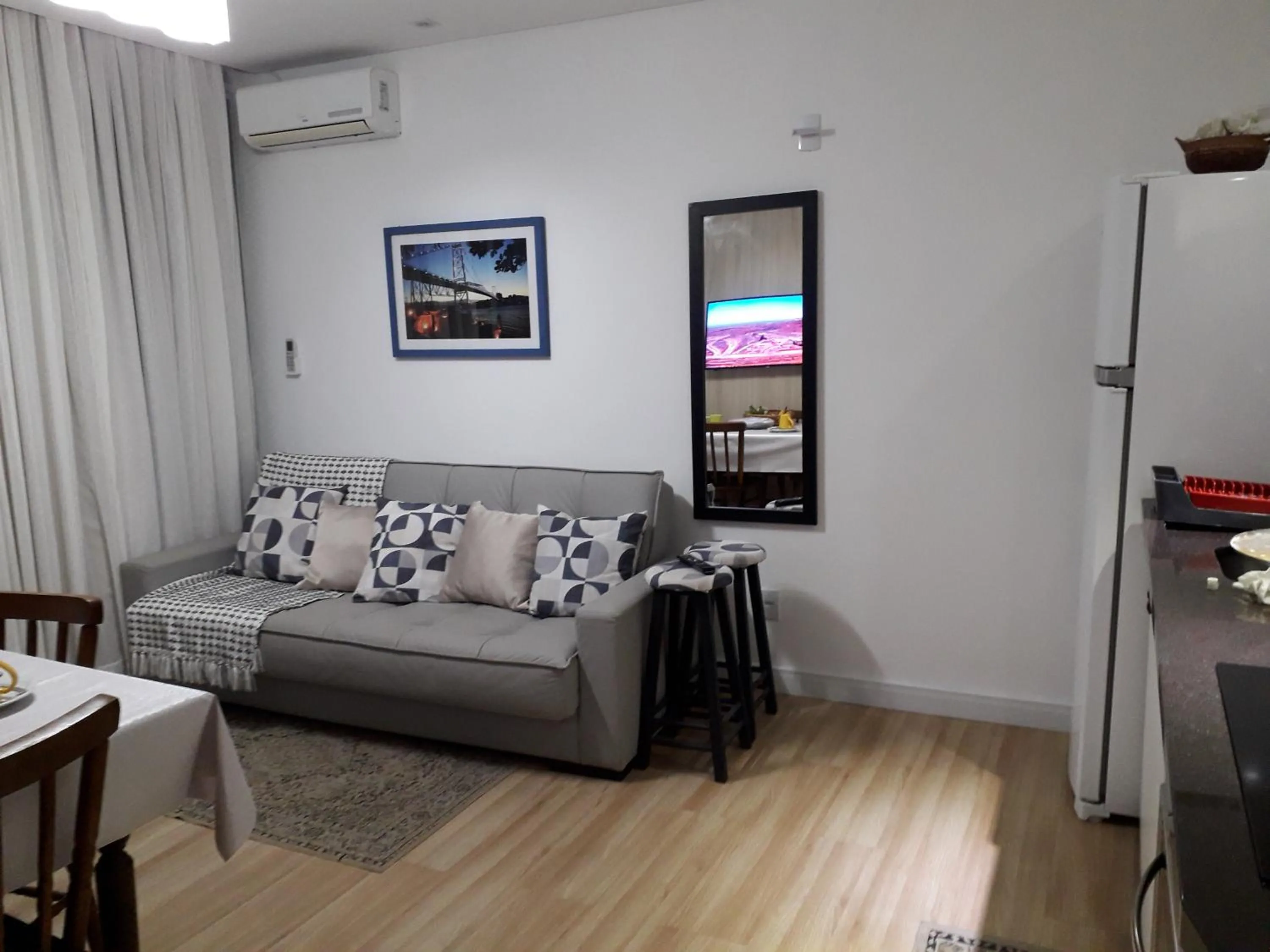 Ap 207 pe na areia em ingleses - Florianópolis SC