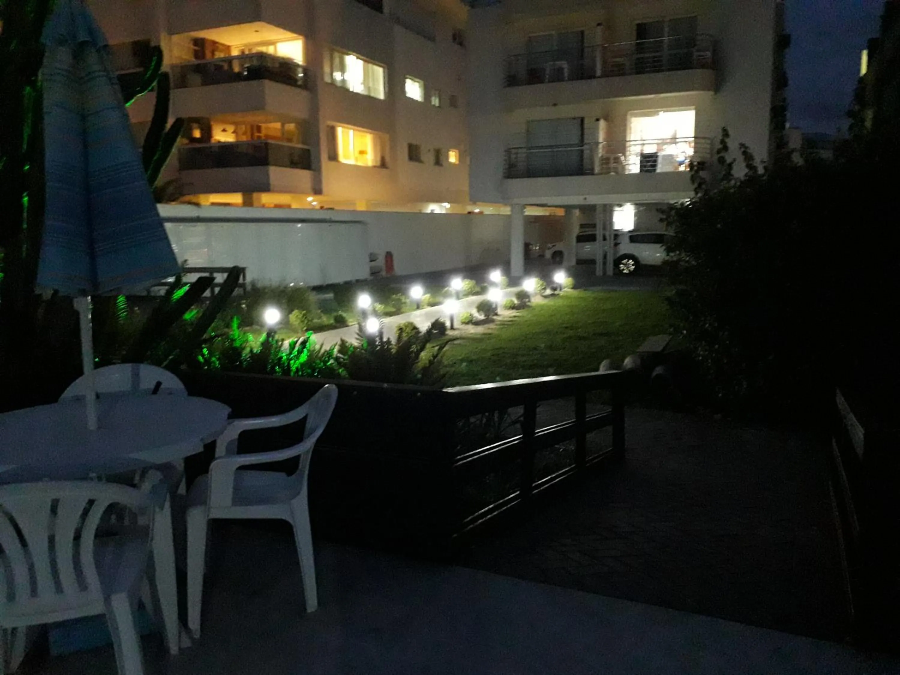 Ap 207 pe na areia em ingleses - Florianópolis SC