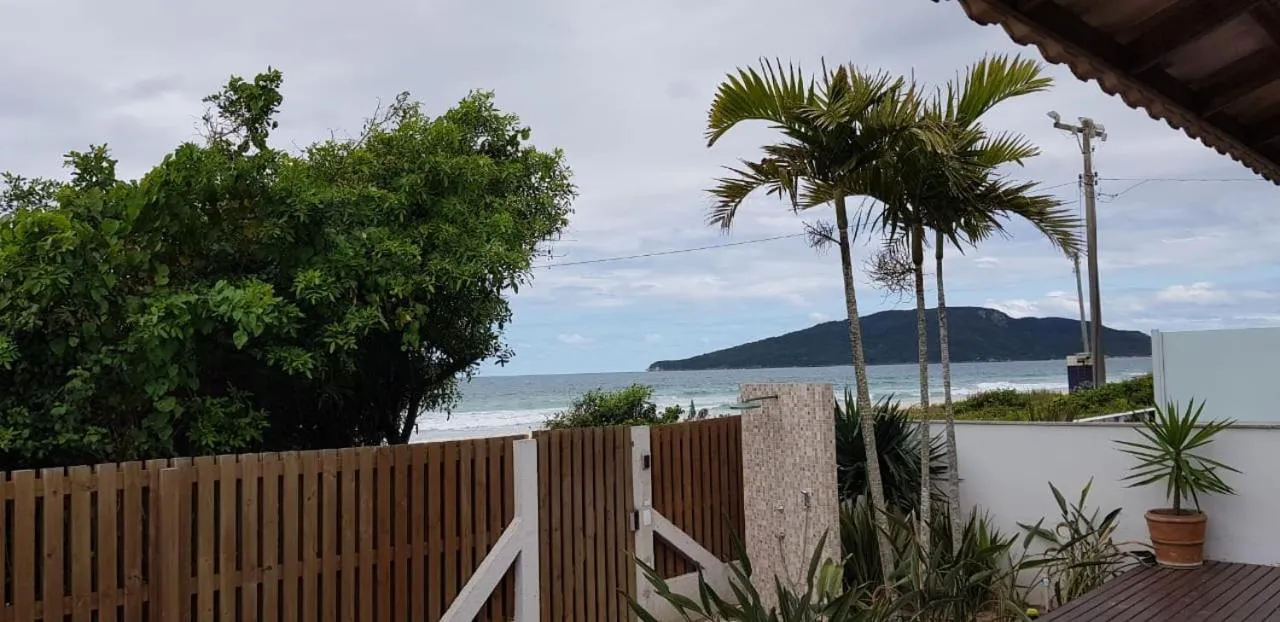 Beach in Ap 207 pe na areia em ingleses - Florianópolis SC