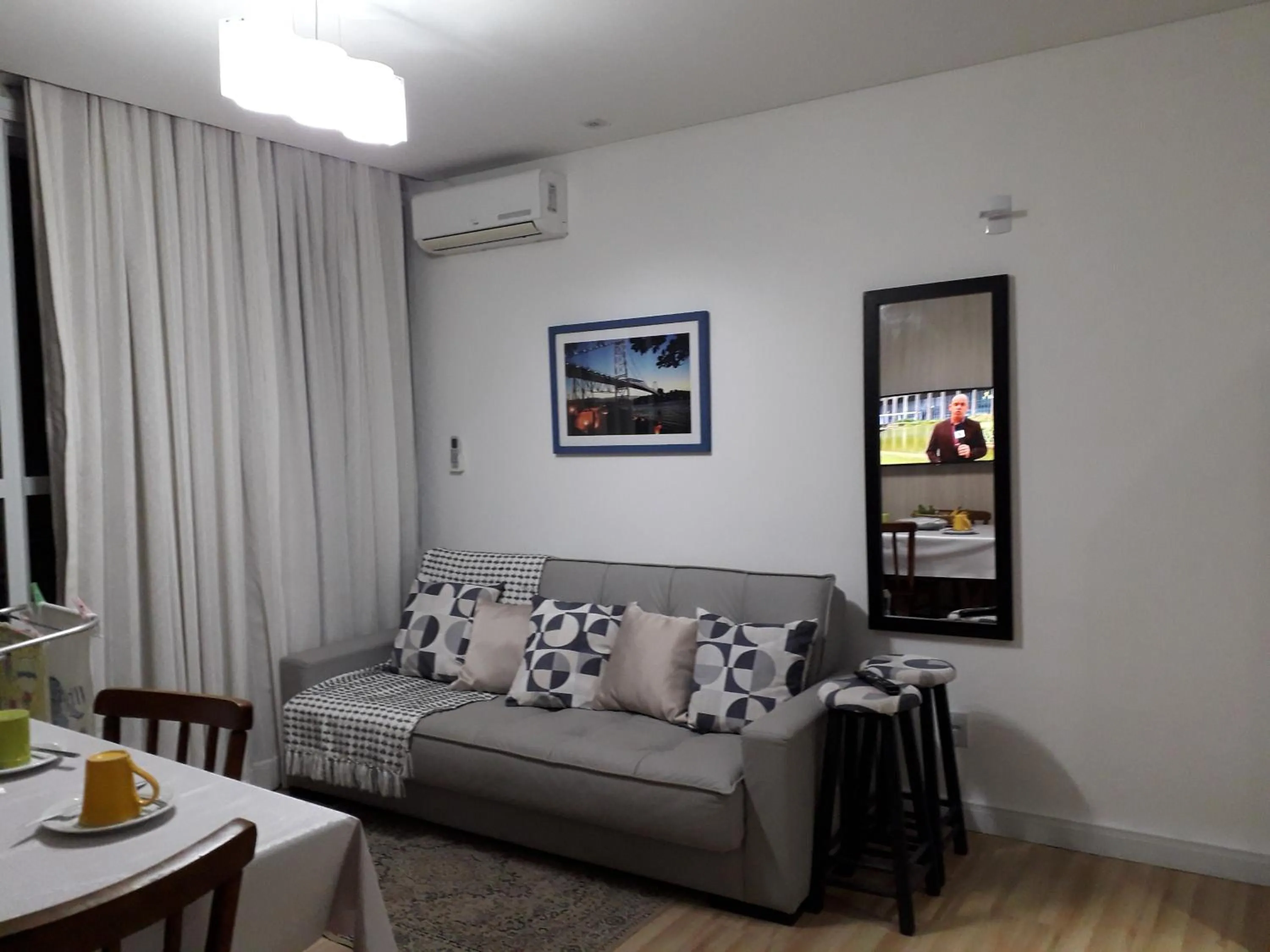 Ap 207 pe na areia em ingleses - Florianópolis SC