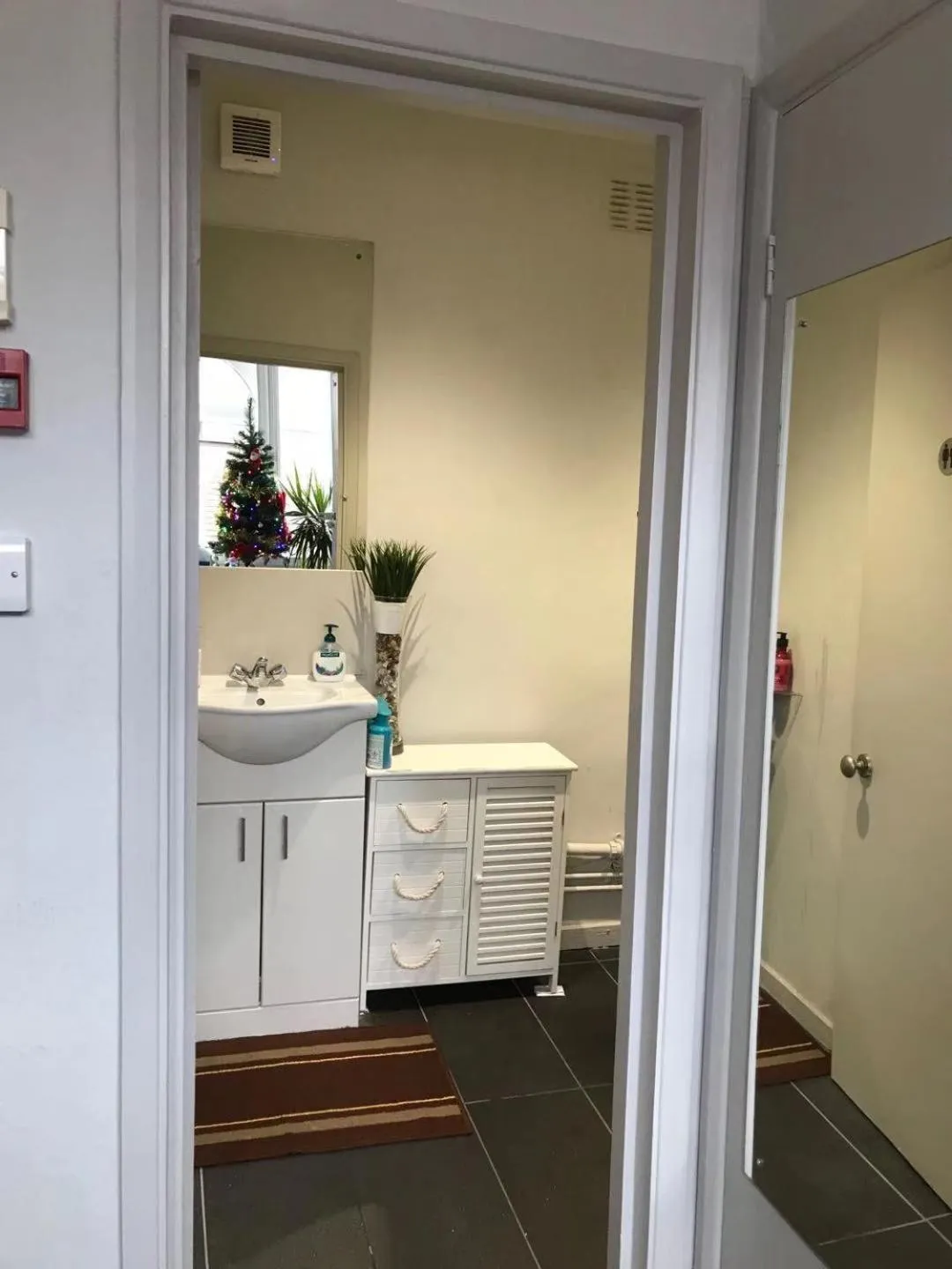 Shower in Golden Cross Guesthouse