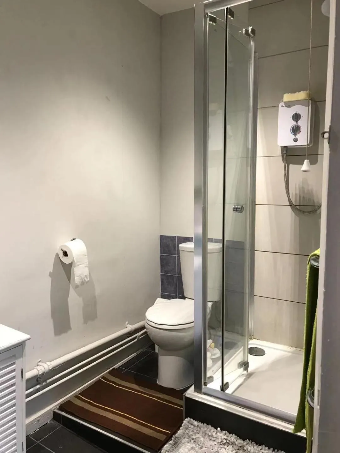 Shower in Golden Cross Guesthouse