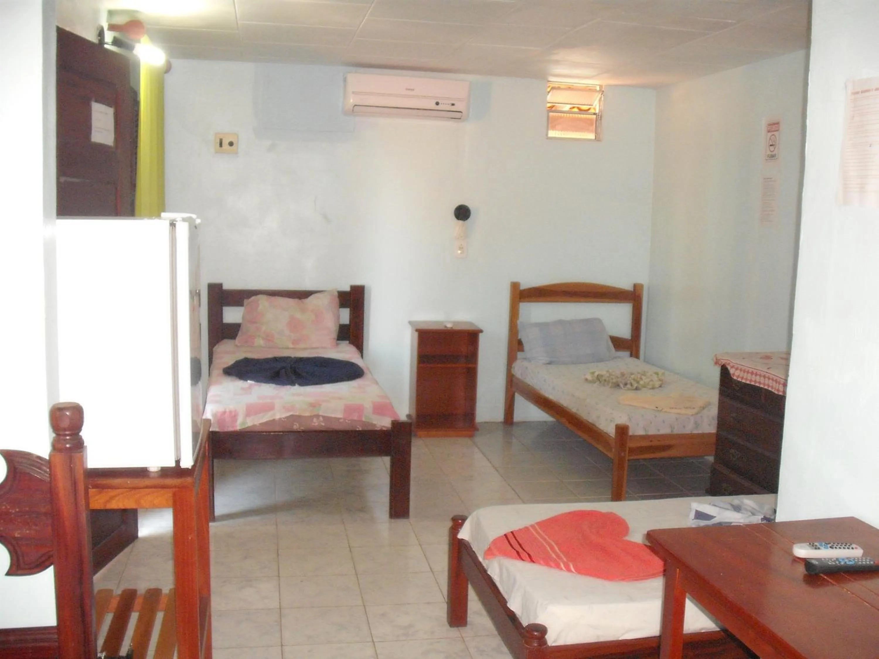 Photo of the whole room, Bed in Pousada Chalé Suiço