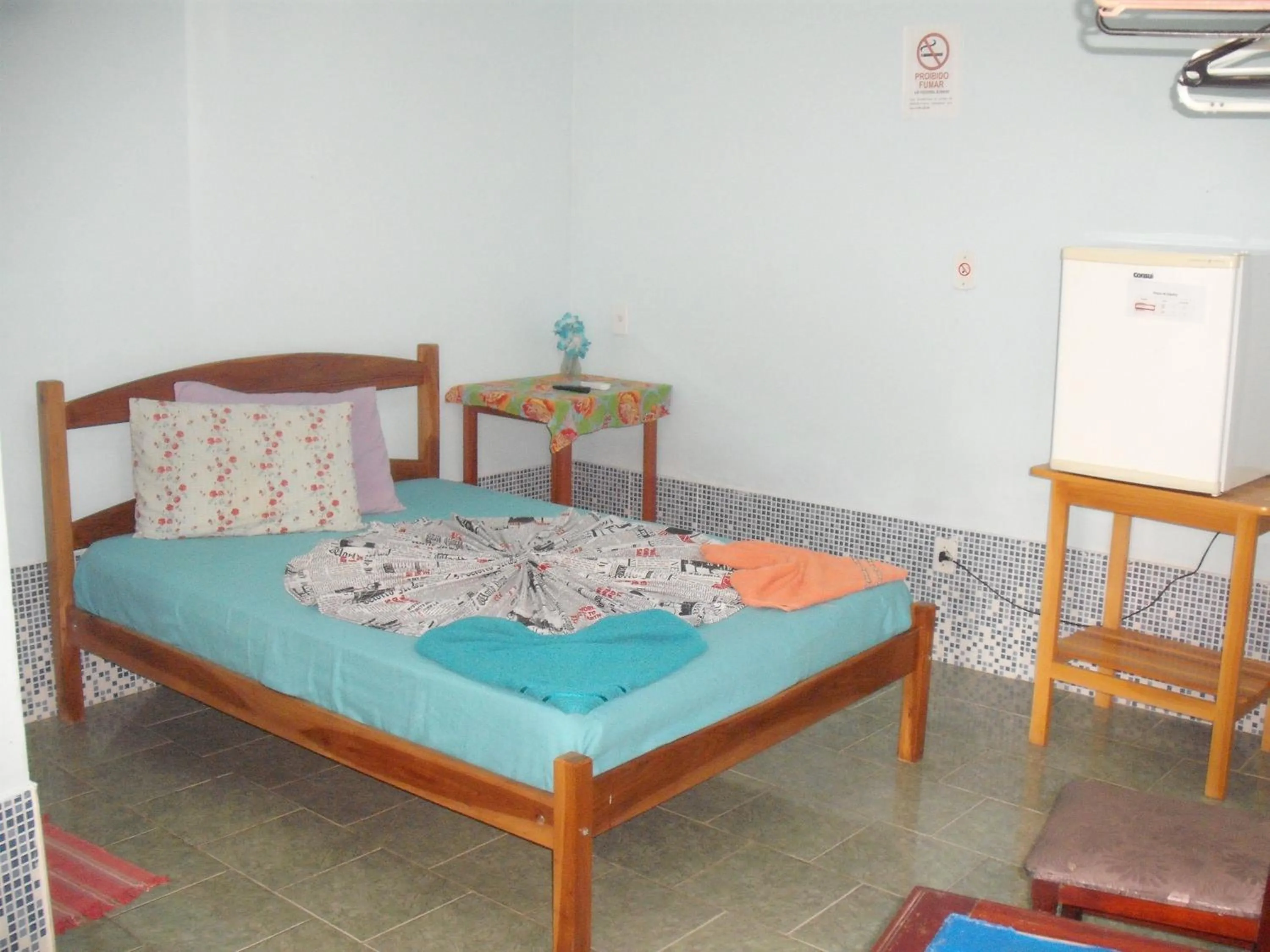 Photo of the whole room, Bed in Pousada Chalé Suiço