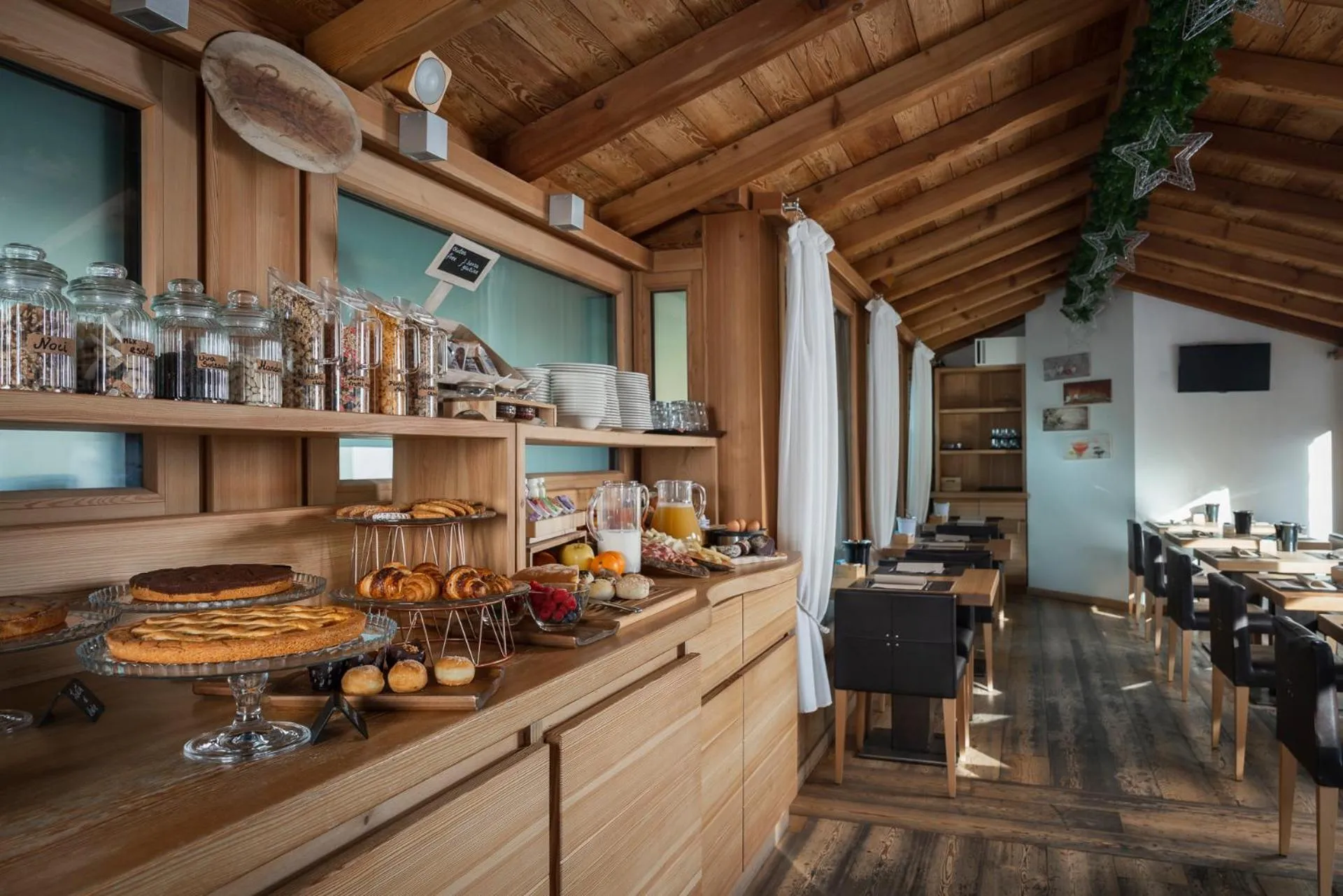 Breakfast in Alpen Hotel Chalet