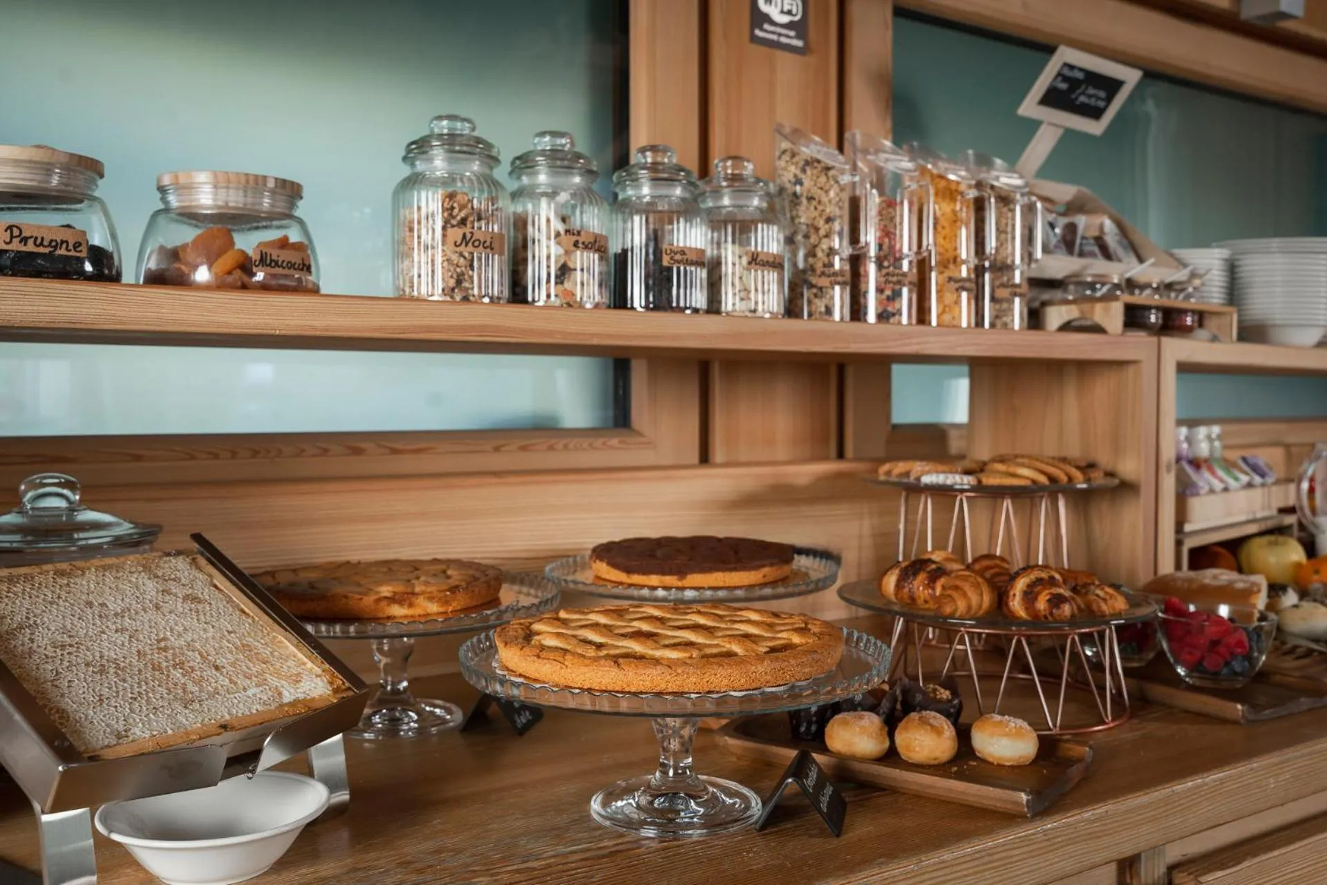 Buffet breakfast in Alpen Hotel Chalet