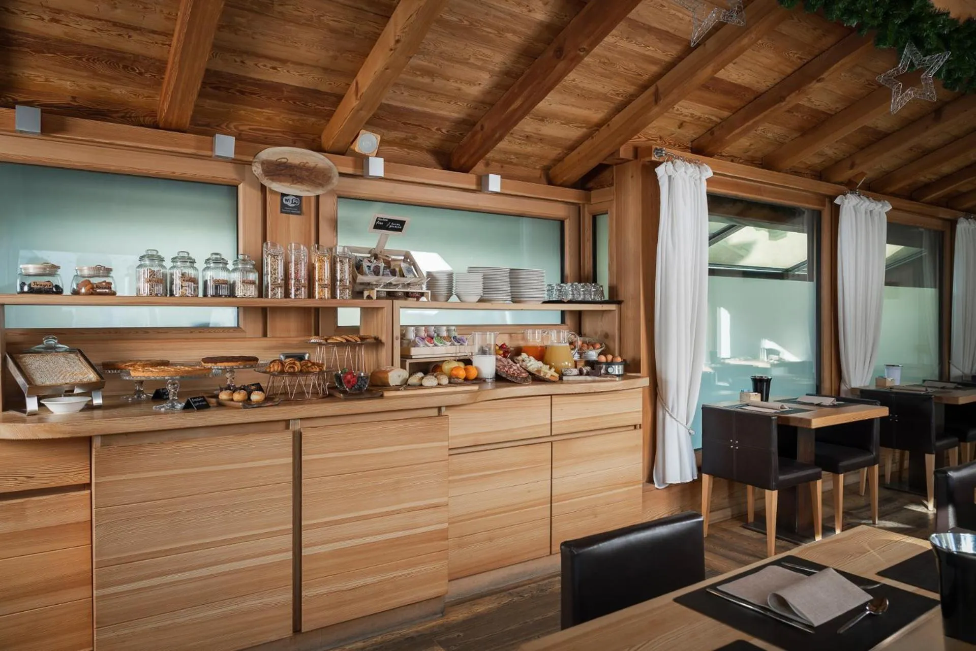 Buffet breakfast in Alpen Hotel Chalet