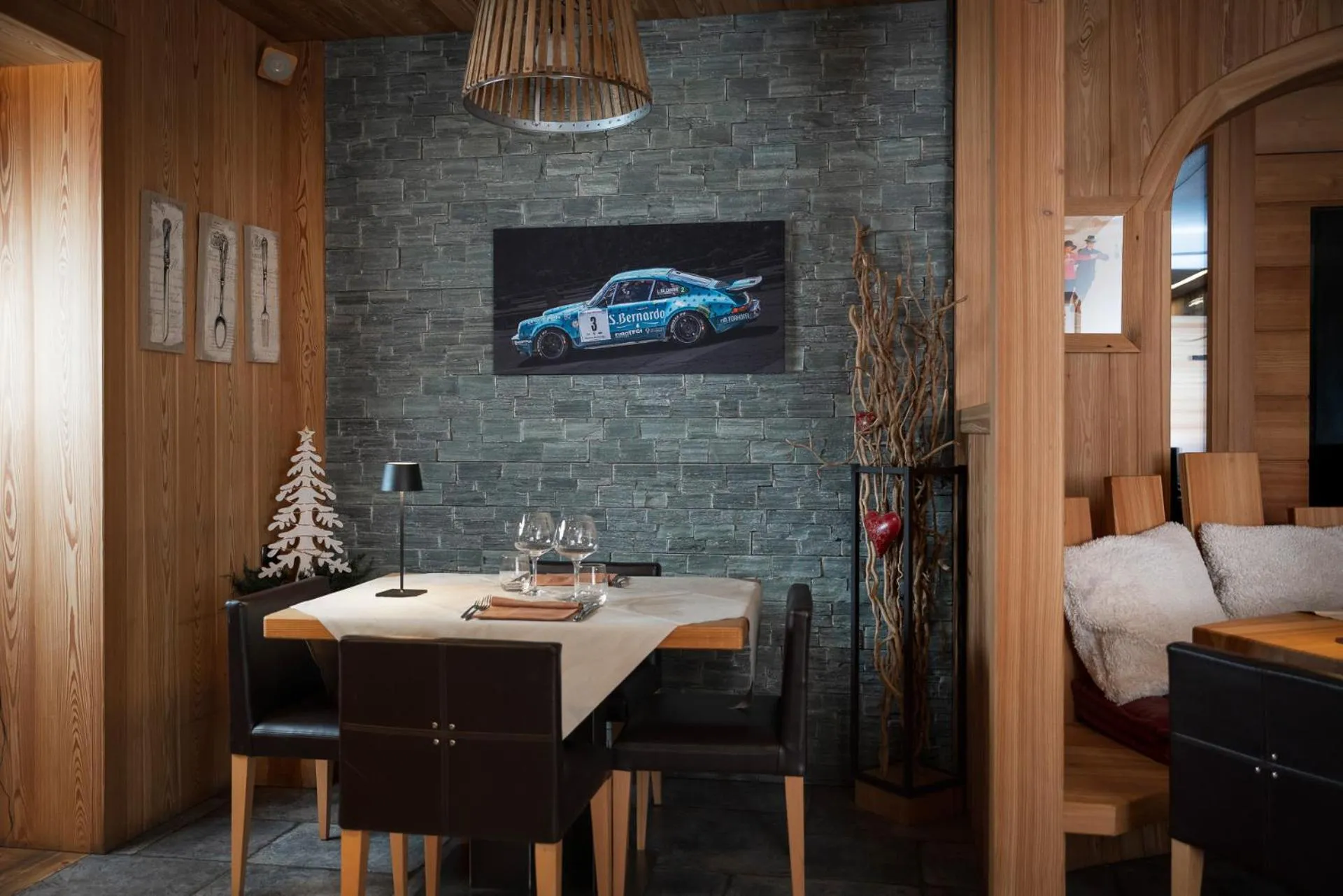 Dining area in Alpen Hotel Chalet