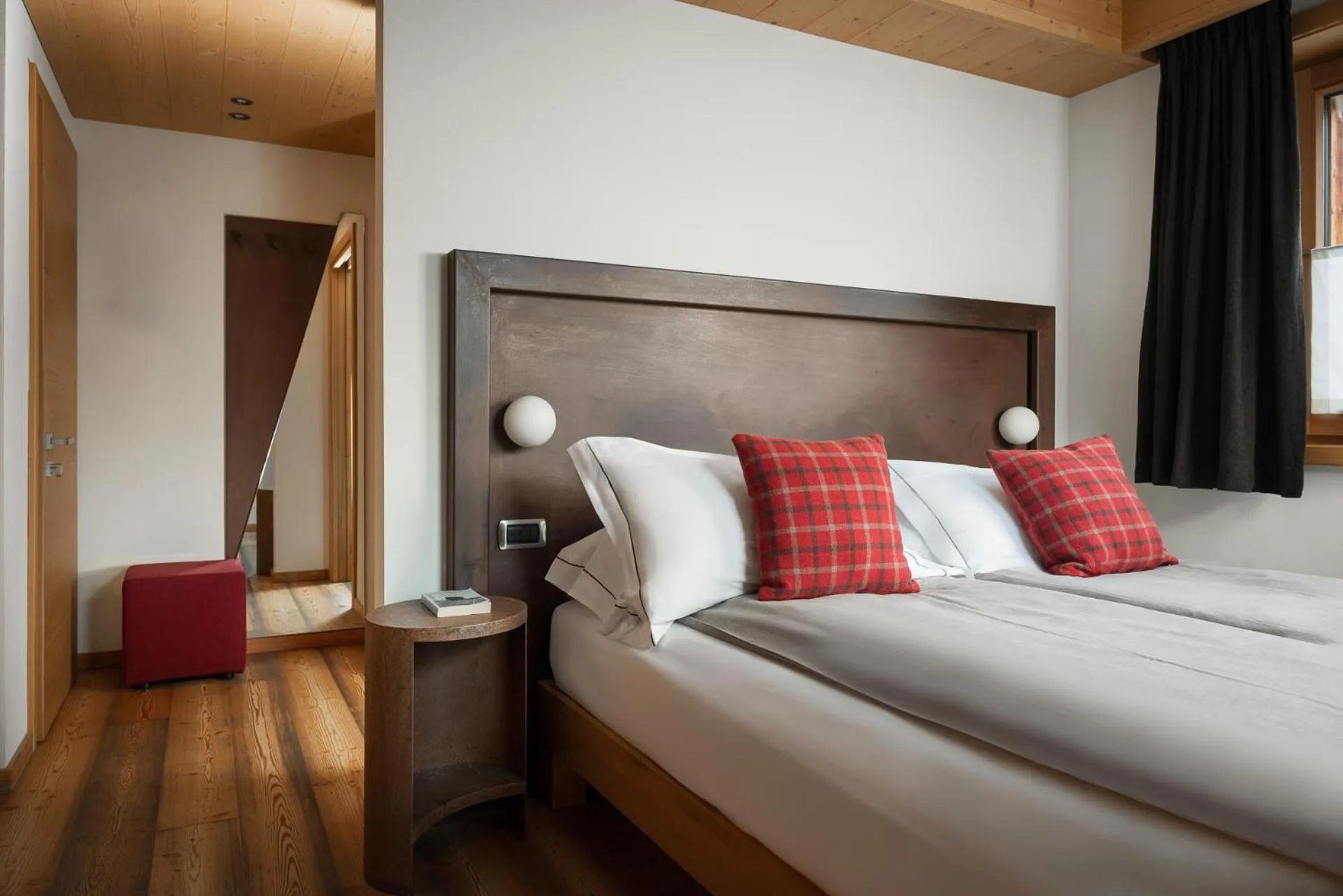 Photo of the whole room, Bed in Alpen Hotel Chalet