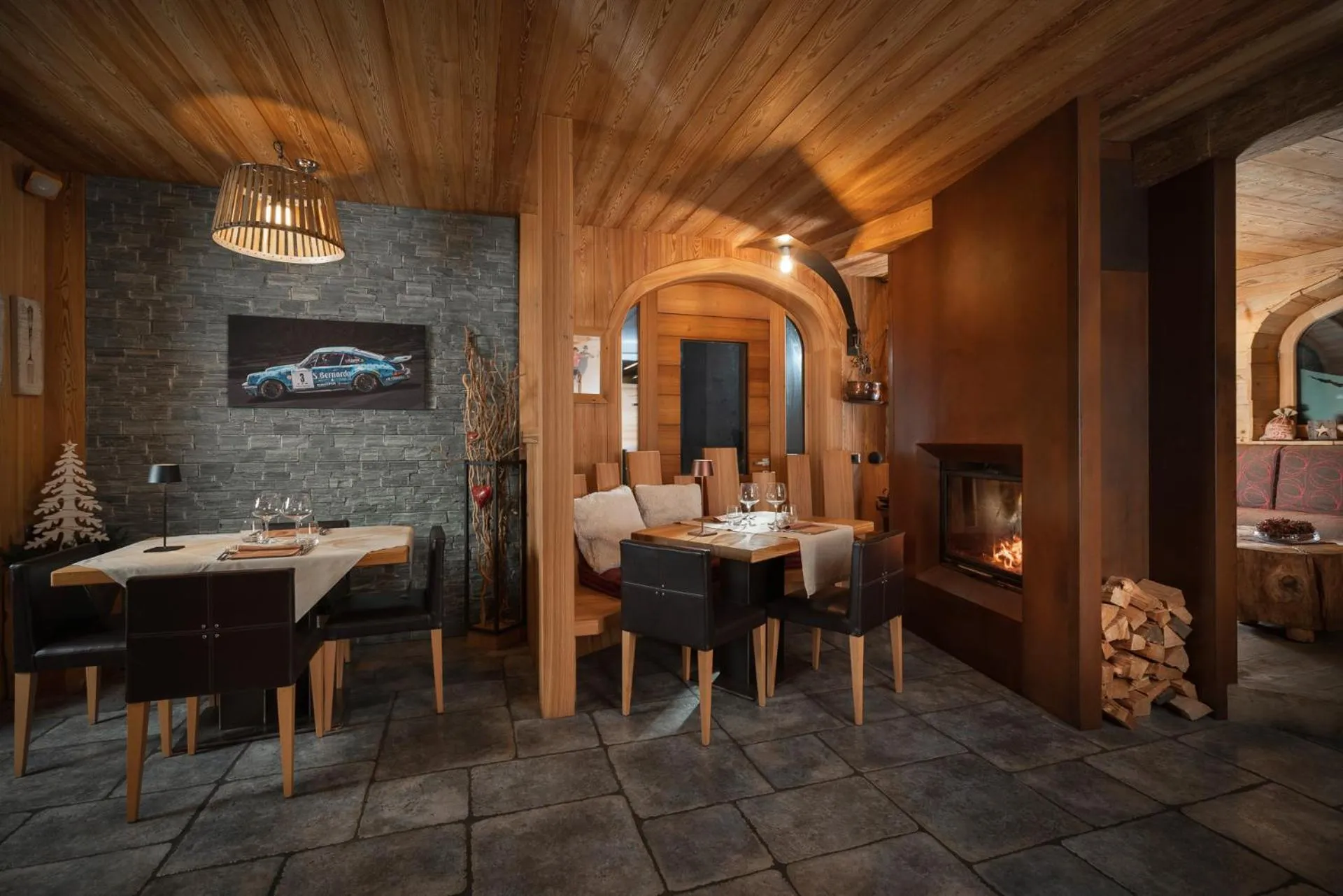Restaurant/places to eat in Alpen Hotel Chalet