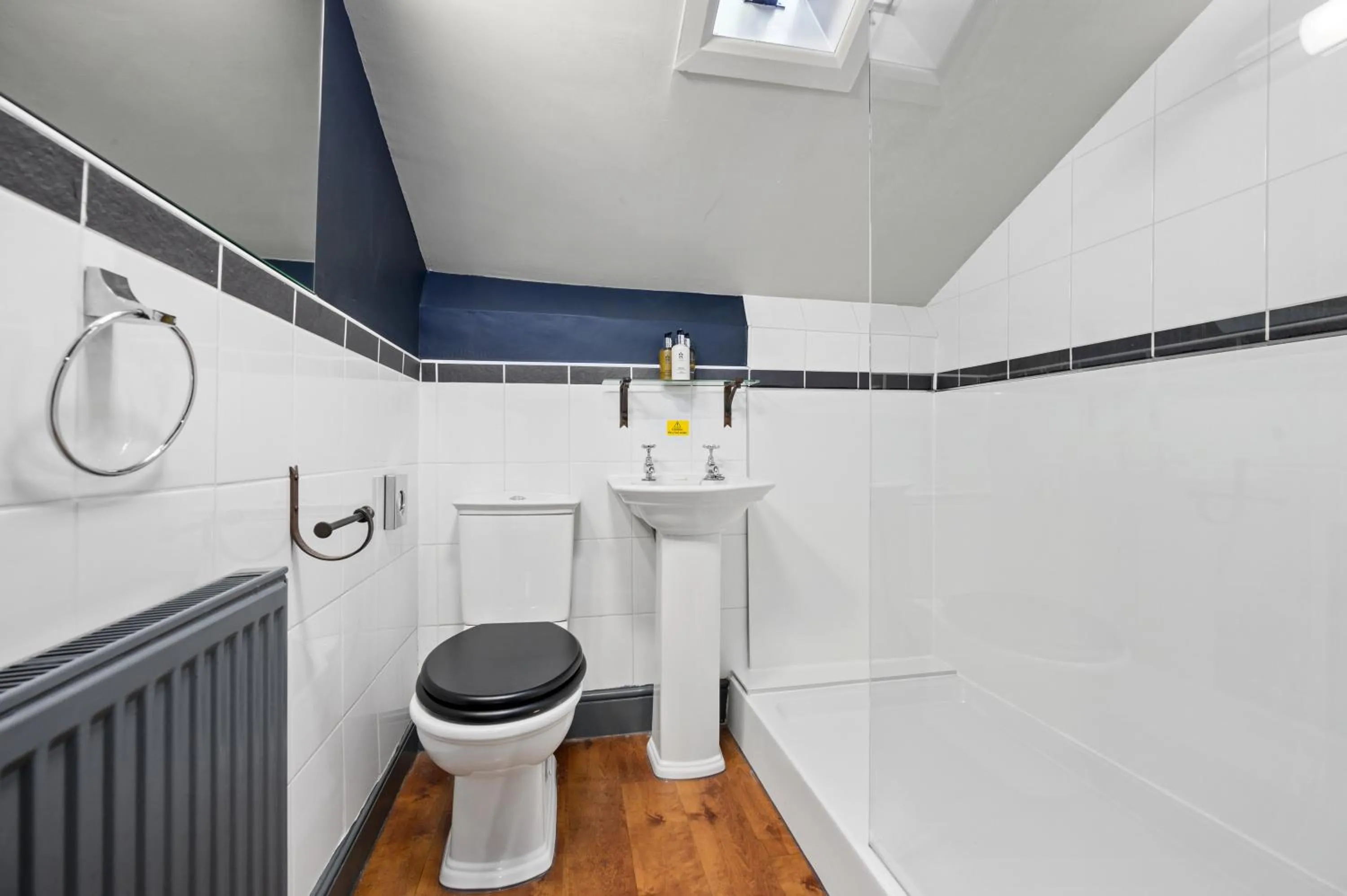 Shower in The Fat Badger