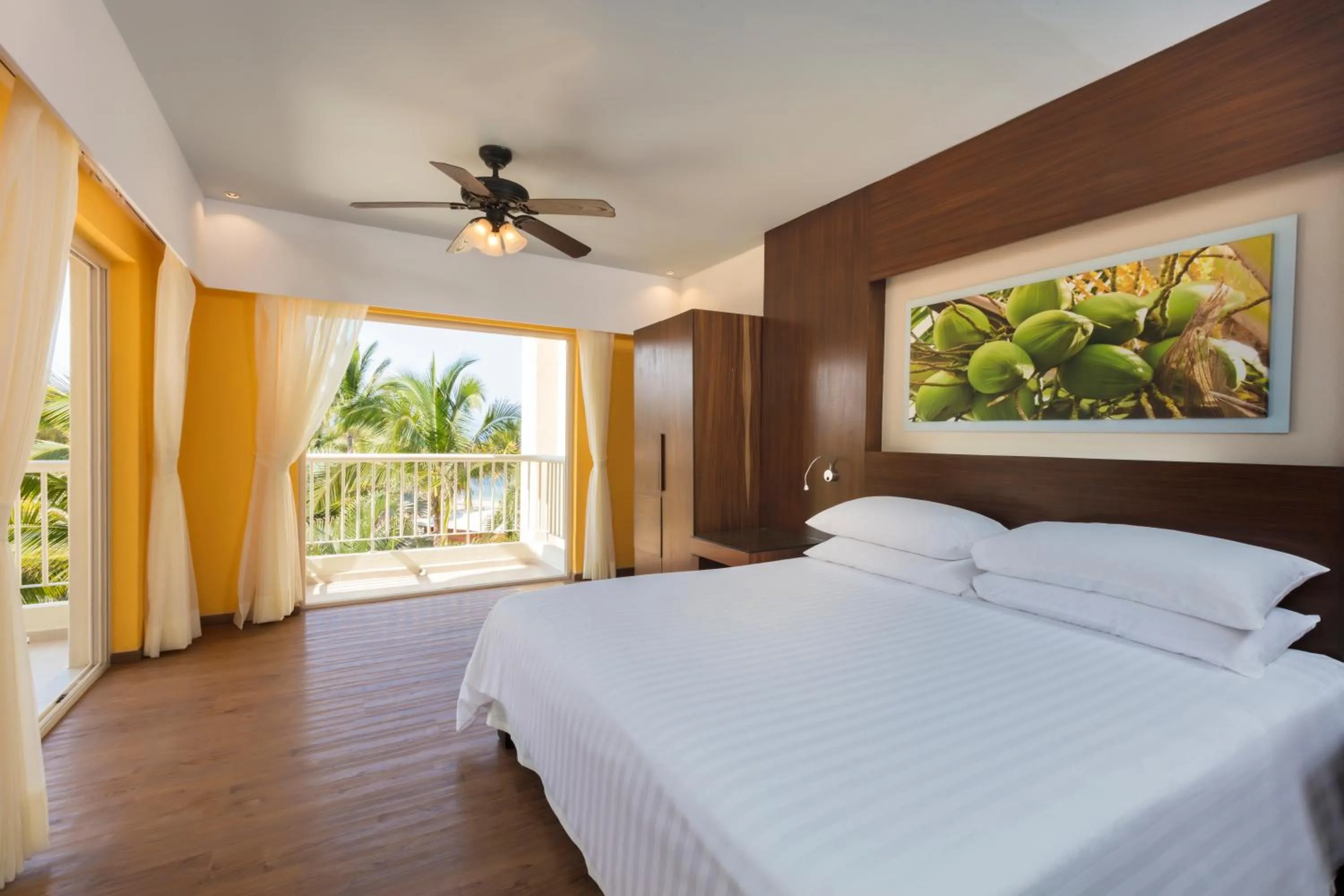 Photo of the whole room, Bed in Krystal Grand Nuevo Vallarta