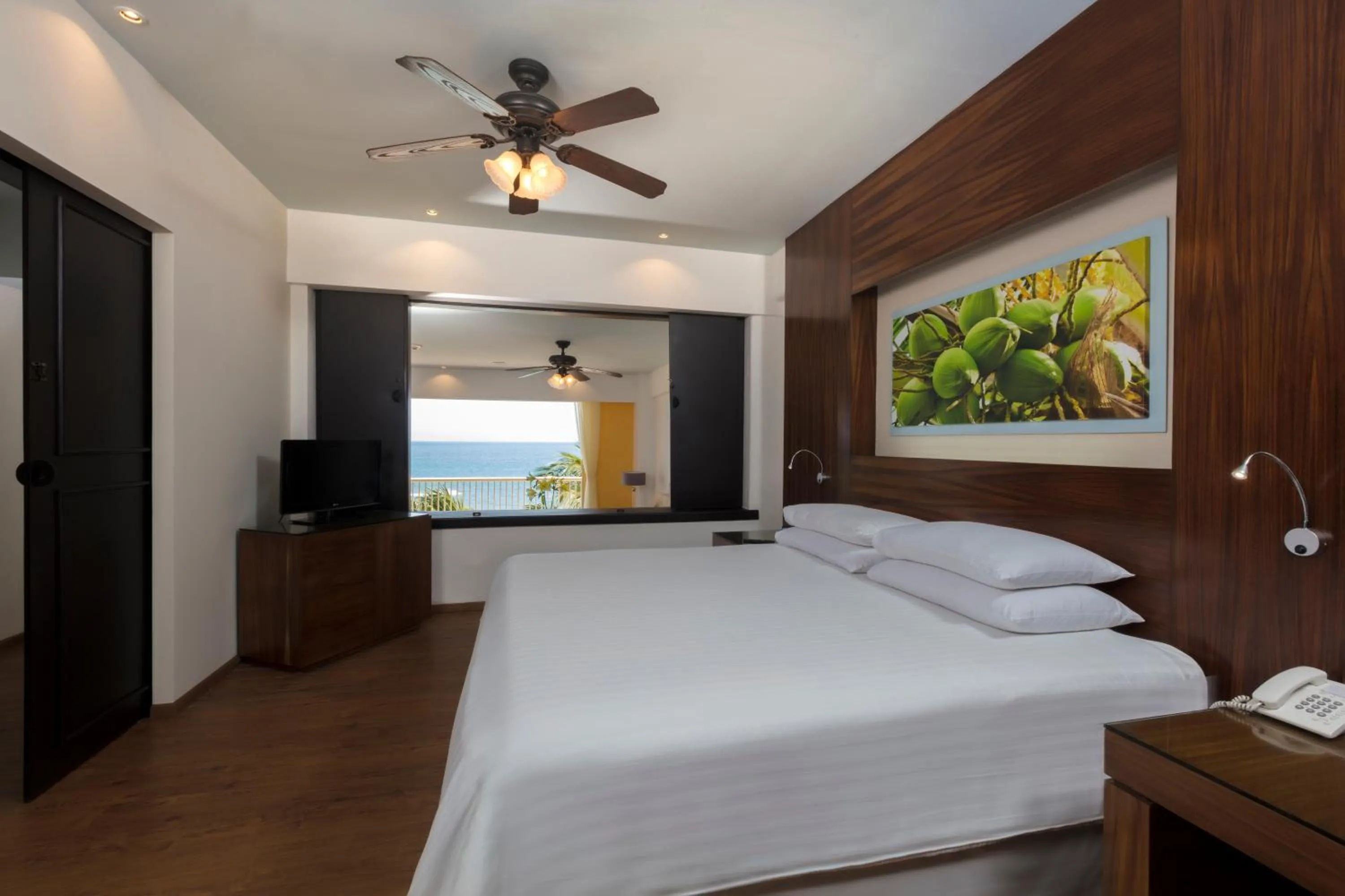 Photo of the whole room, Bed in Krystal Grand Nuevo Vallarta
