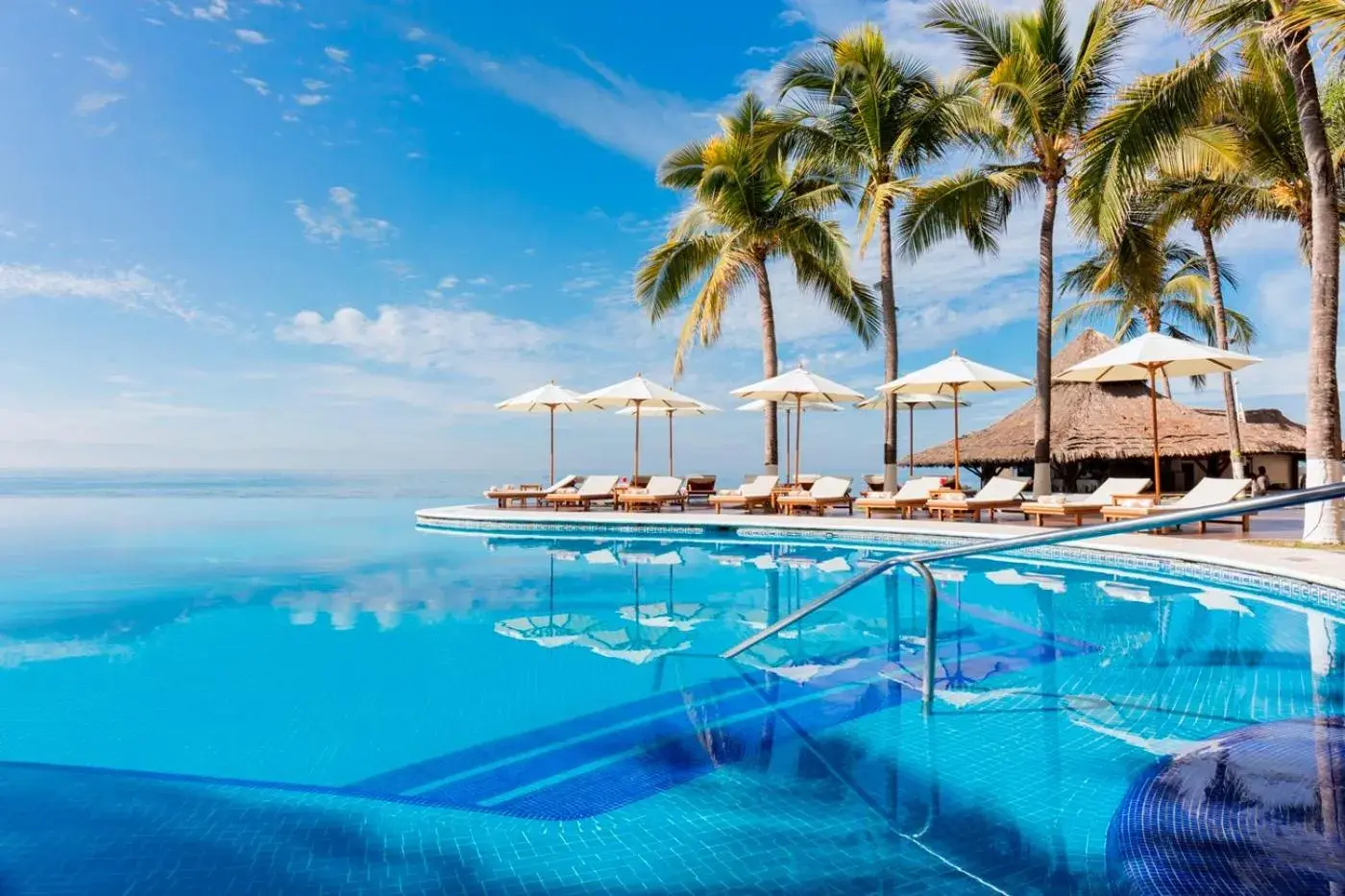 Swimming pool in Krystal Grand Nuevo Vallarta Swimming pool in Krystal Grand Nuevo Vallarta