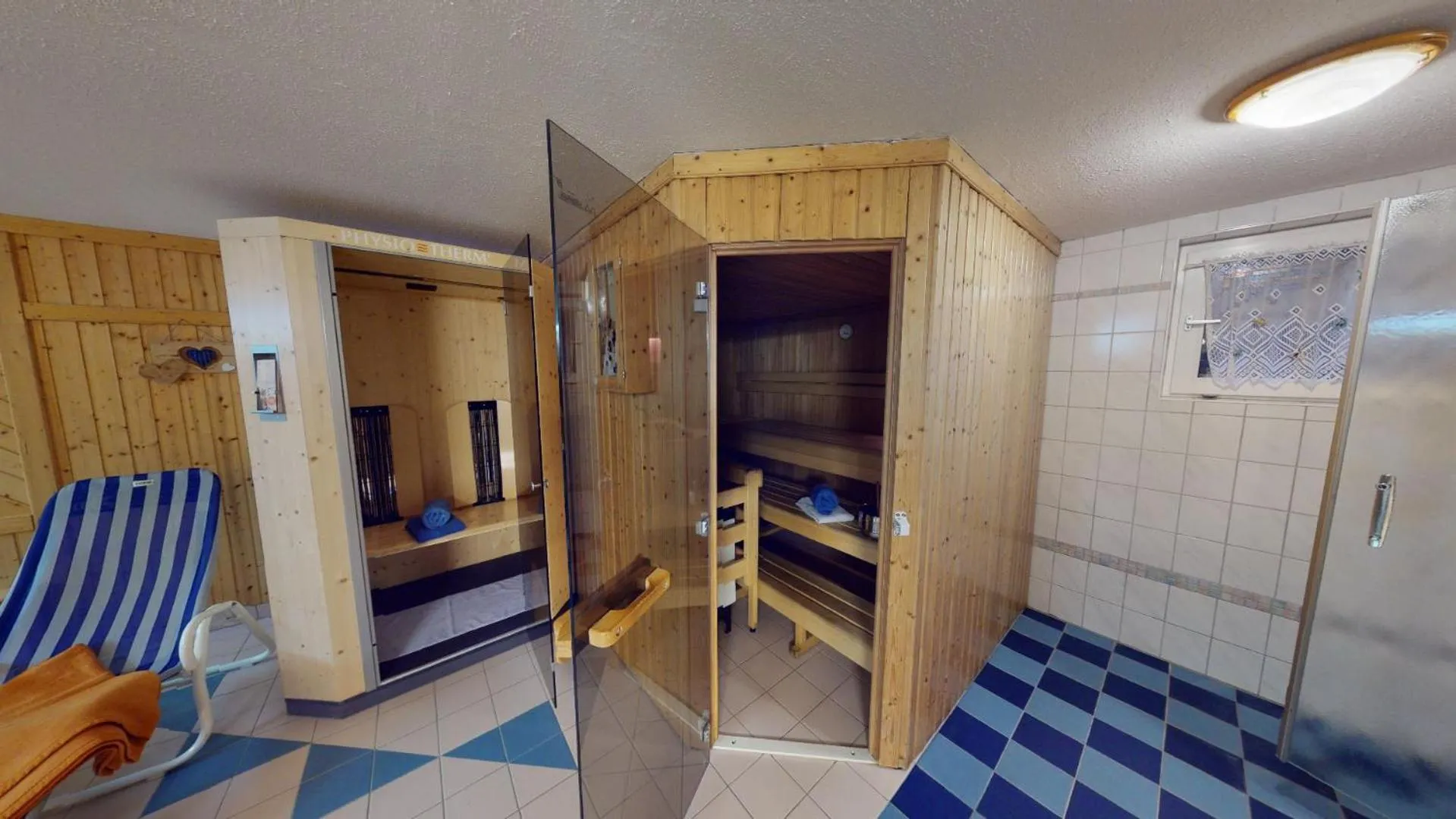 Sauna, Bed in Berghotel Presslauer