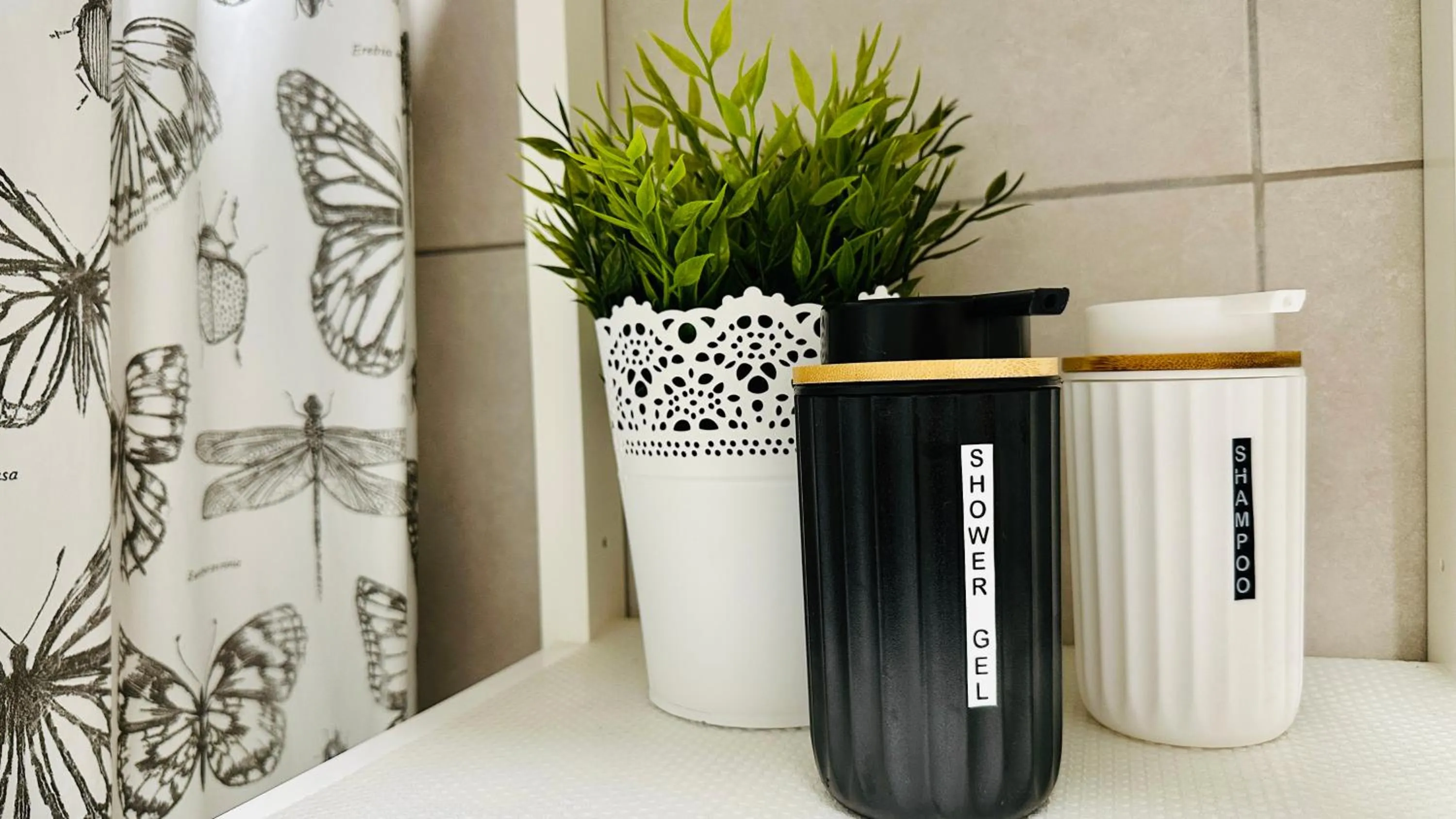 Shower in Seguro El Sol 411