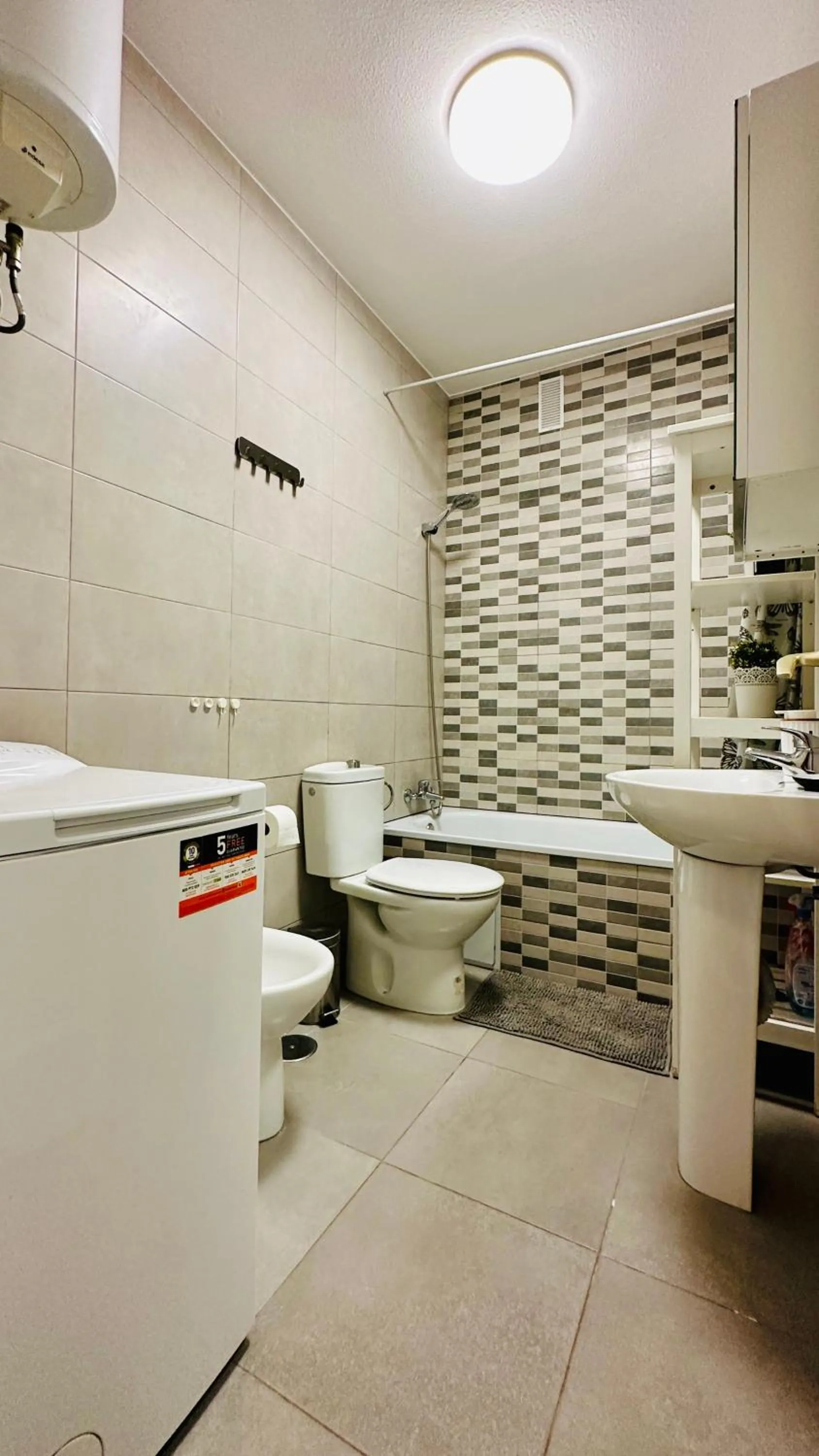 Bathroom in Seguro El Sol 411