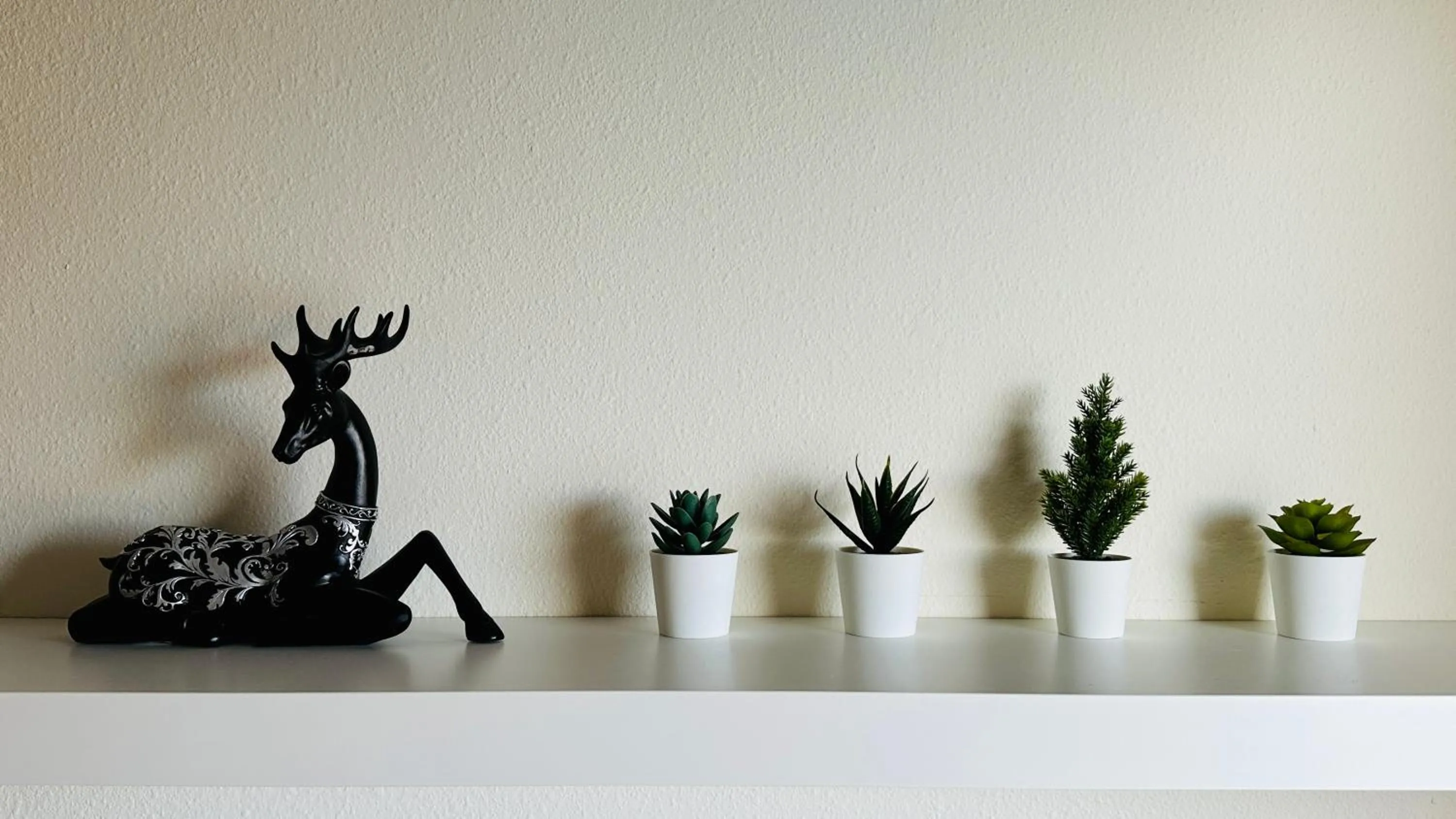 Decorative detail in Seguro El Sol 411