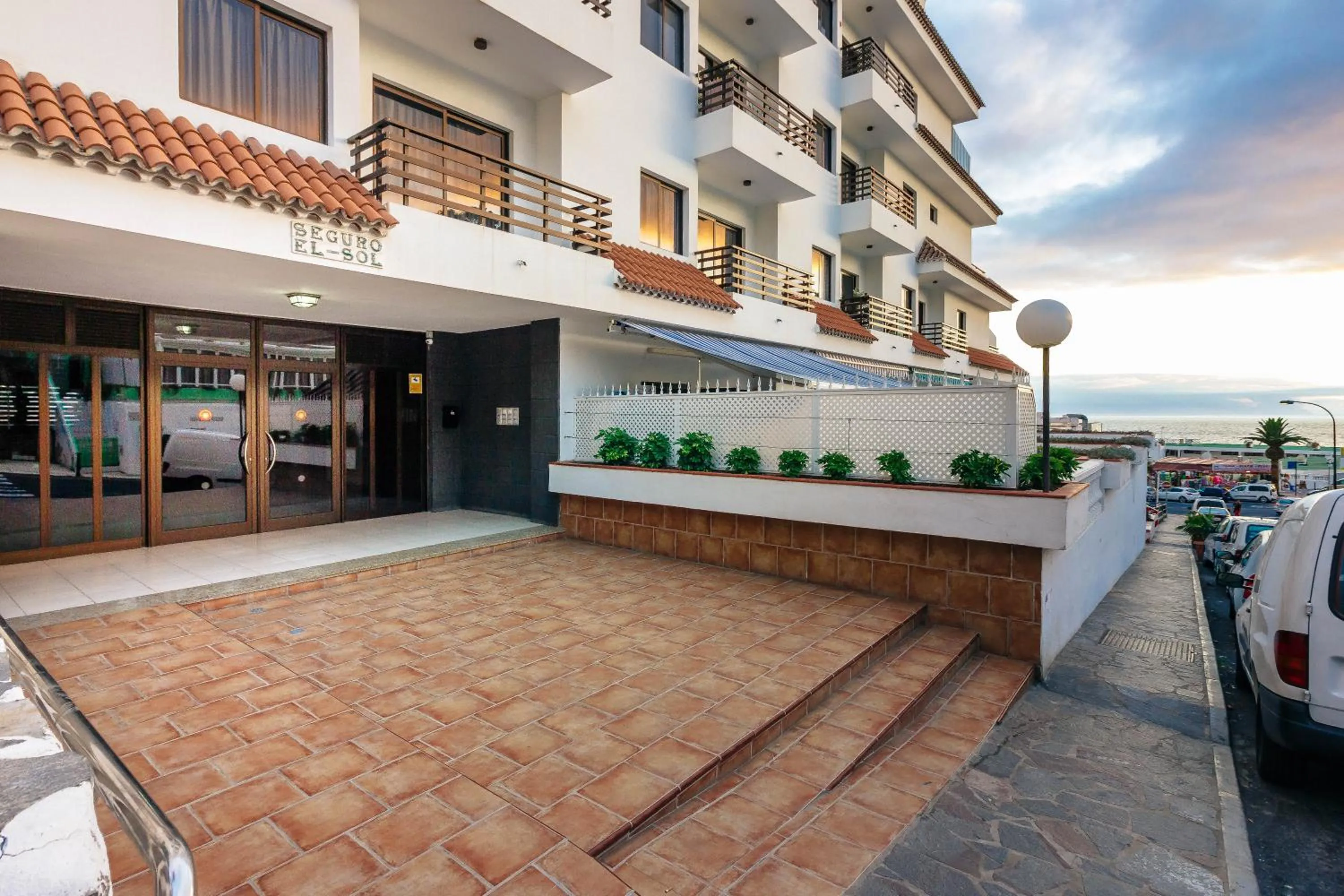 Facade/entrance in Seguro El Sol 411