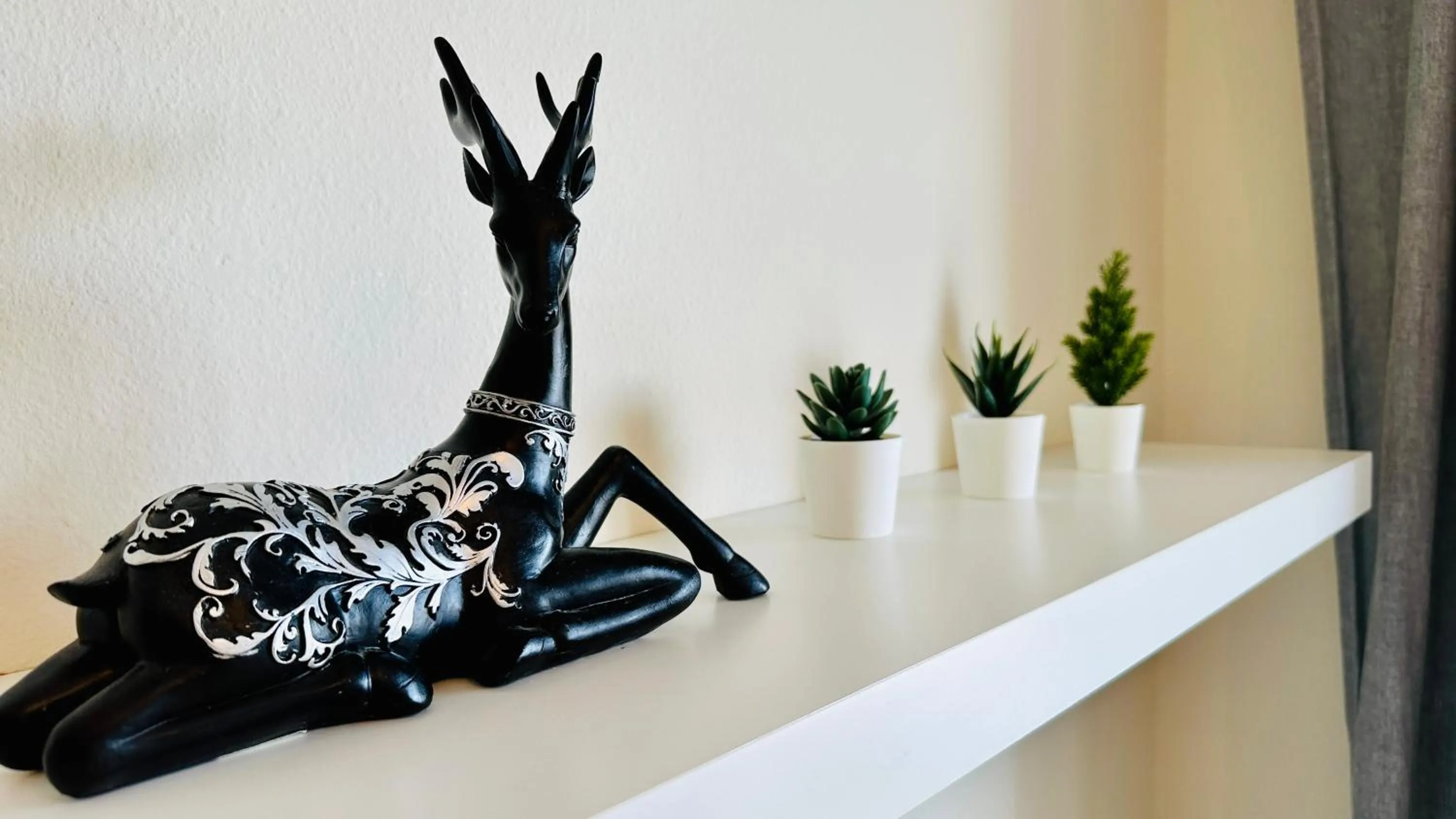 Decorative detail in Seguro El Sol 411