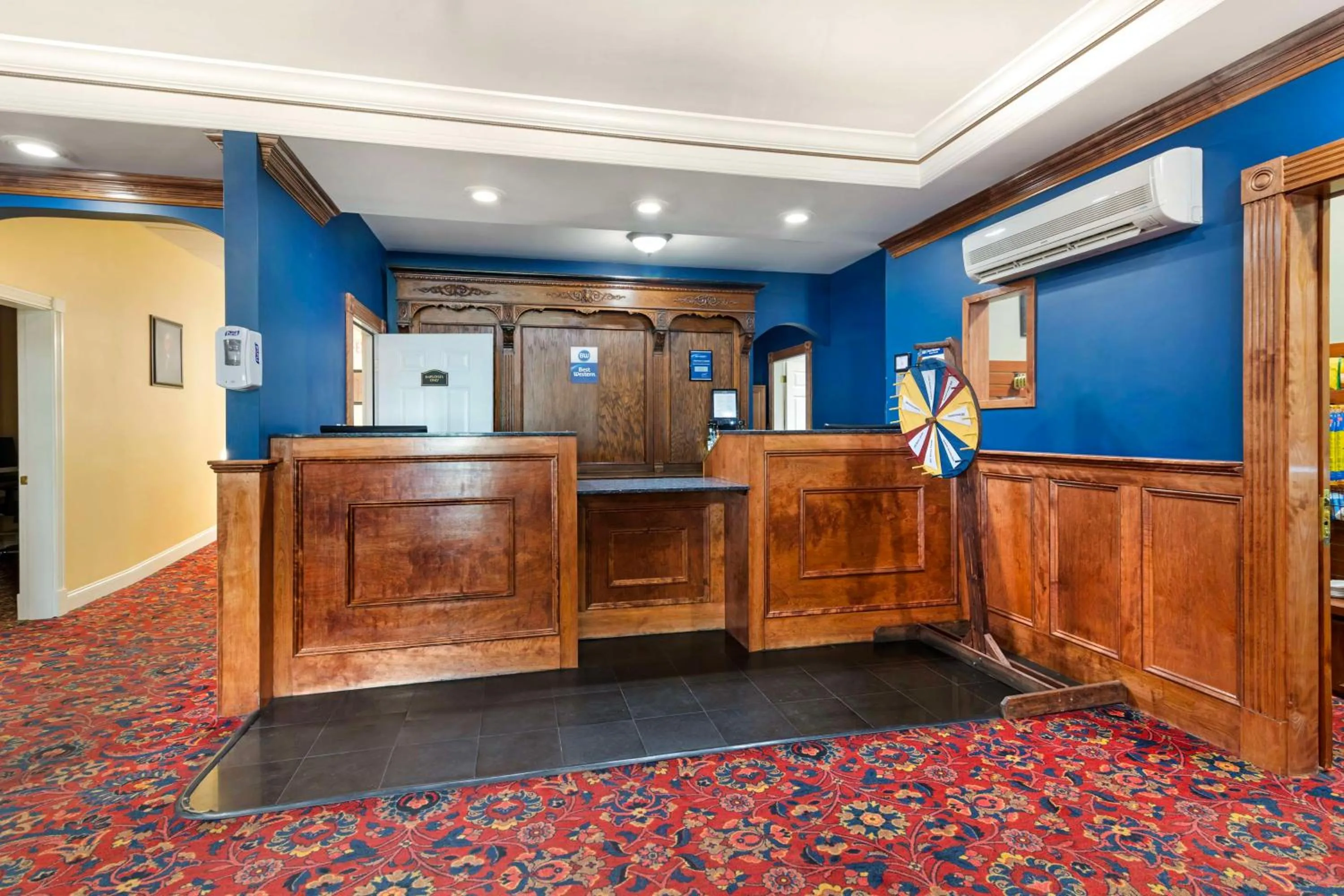 Lobby or reception in Best Western White House Inn