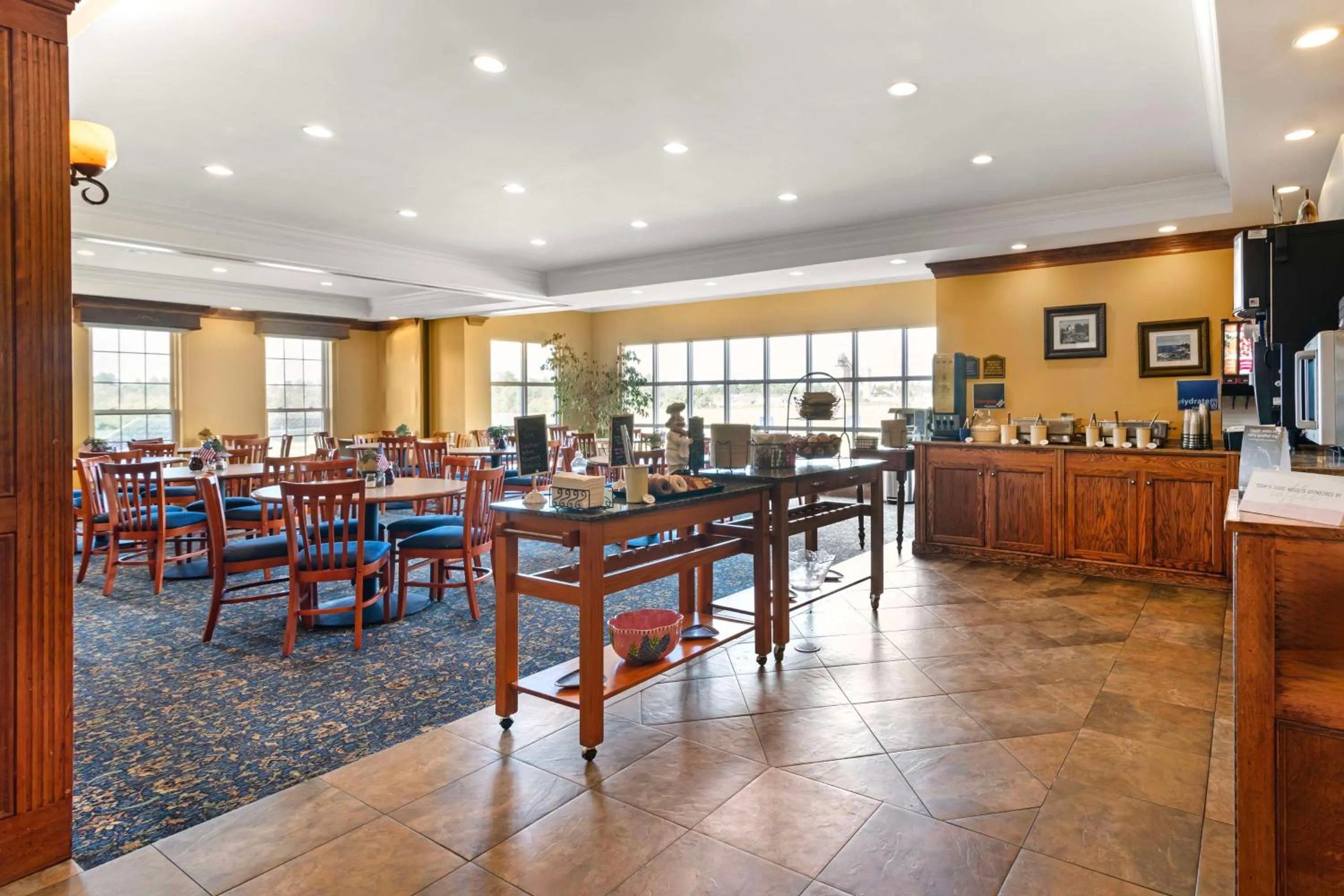 Breakfast in Best Western White House Inn