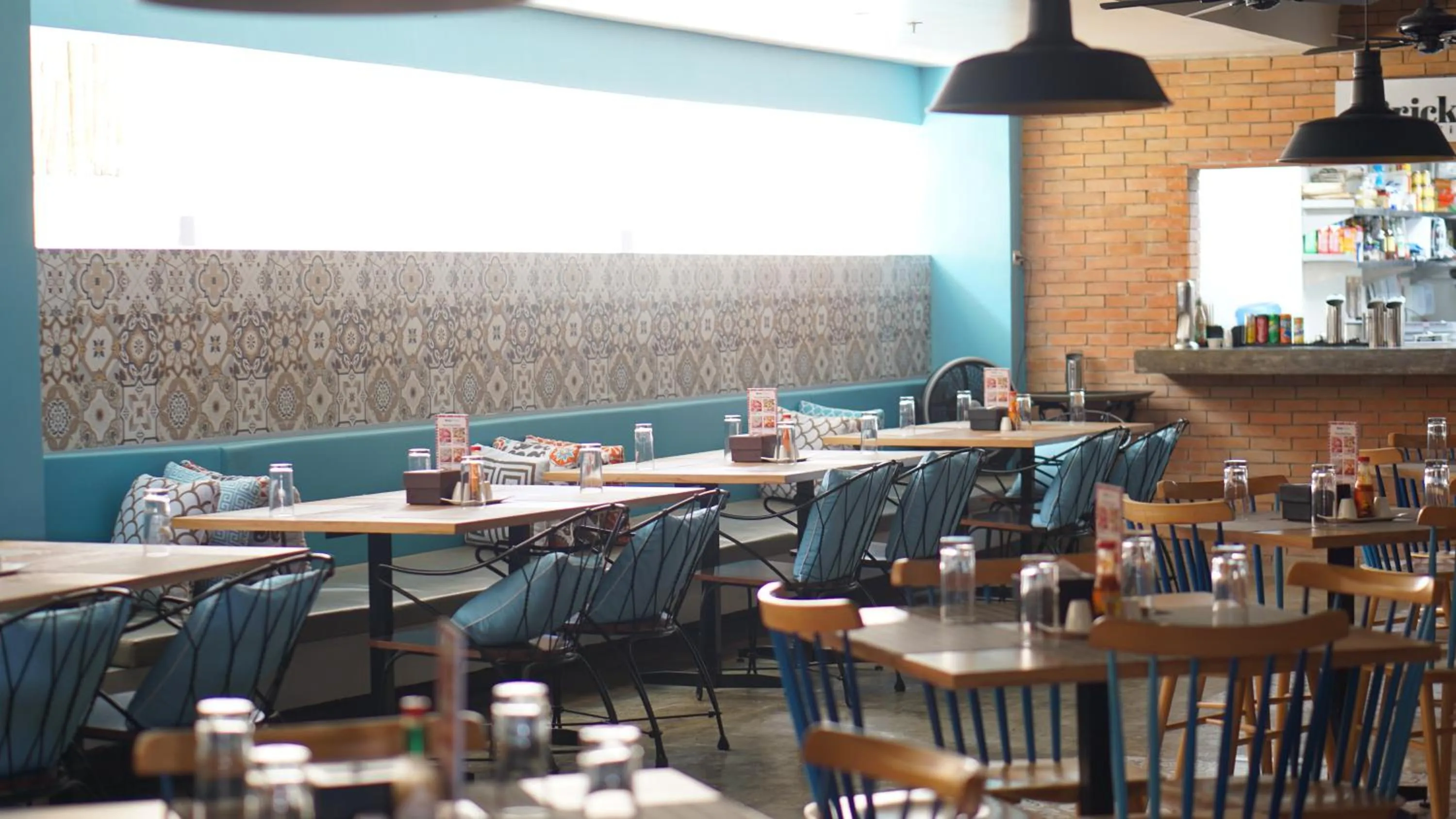 Restaurant/places to eat in Ferra Hotel and Garden Suites