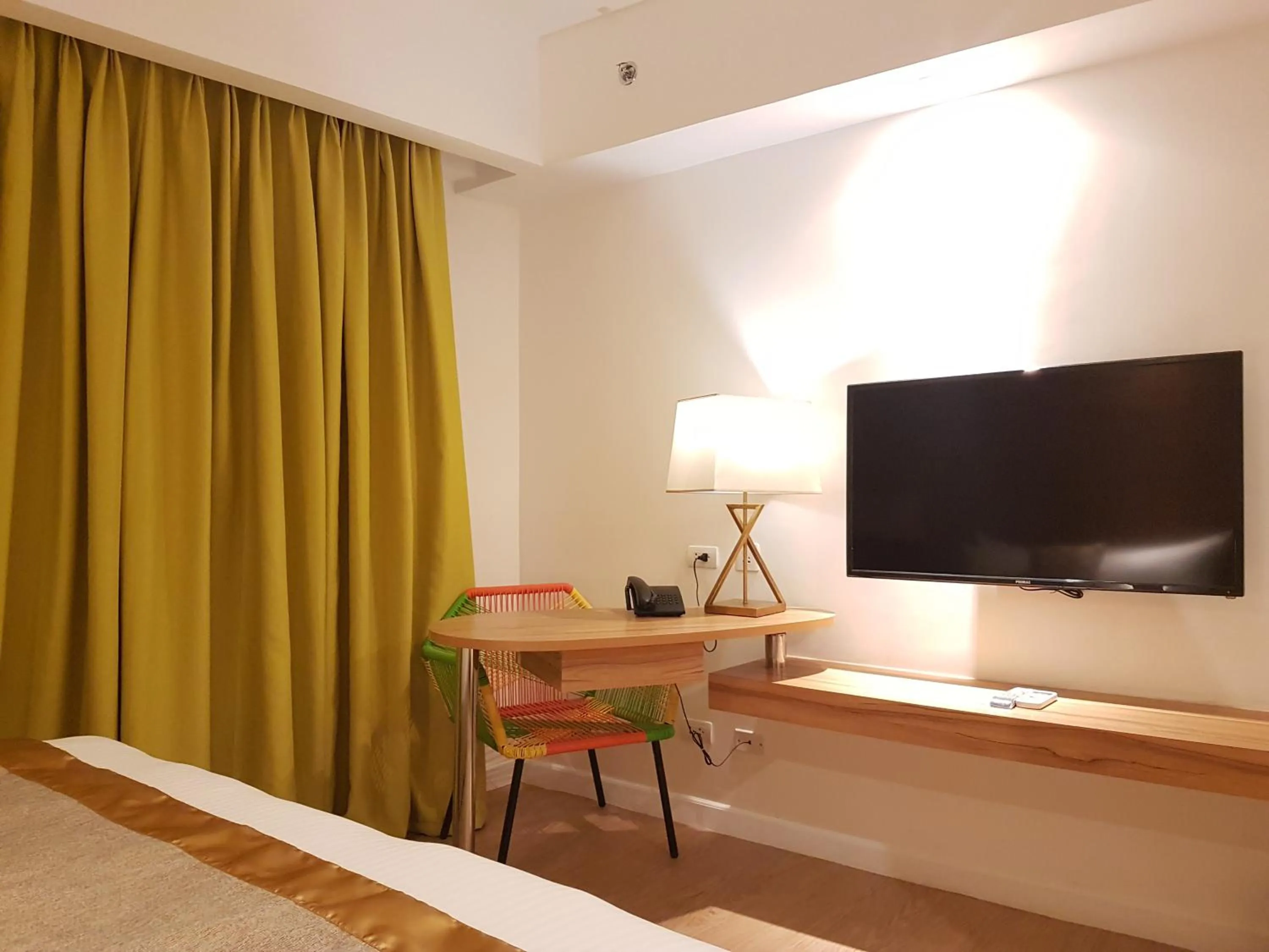 Seating area, Bed in Ferra Hotel and Garden Suites