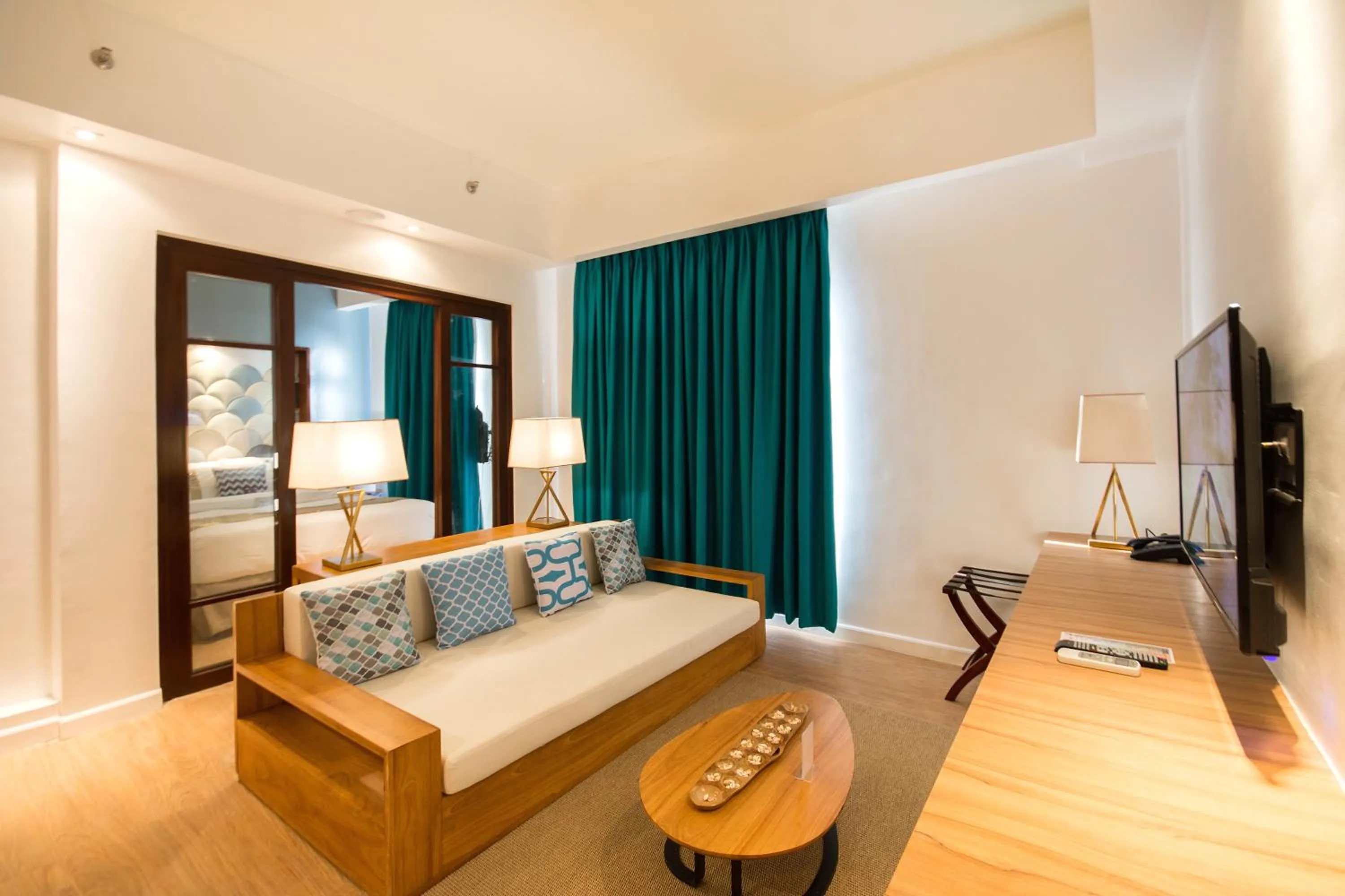 Living room, Bed in Ferra Hotel and Garden Suites